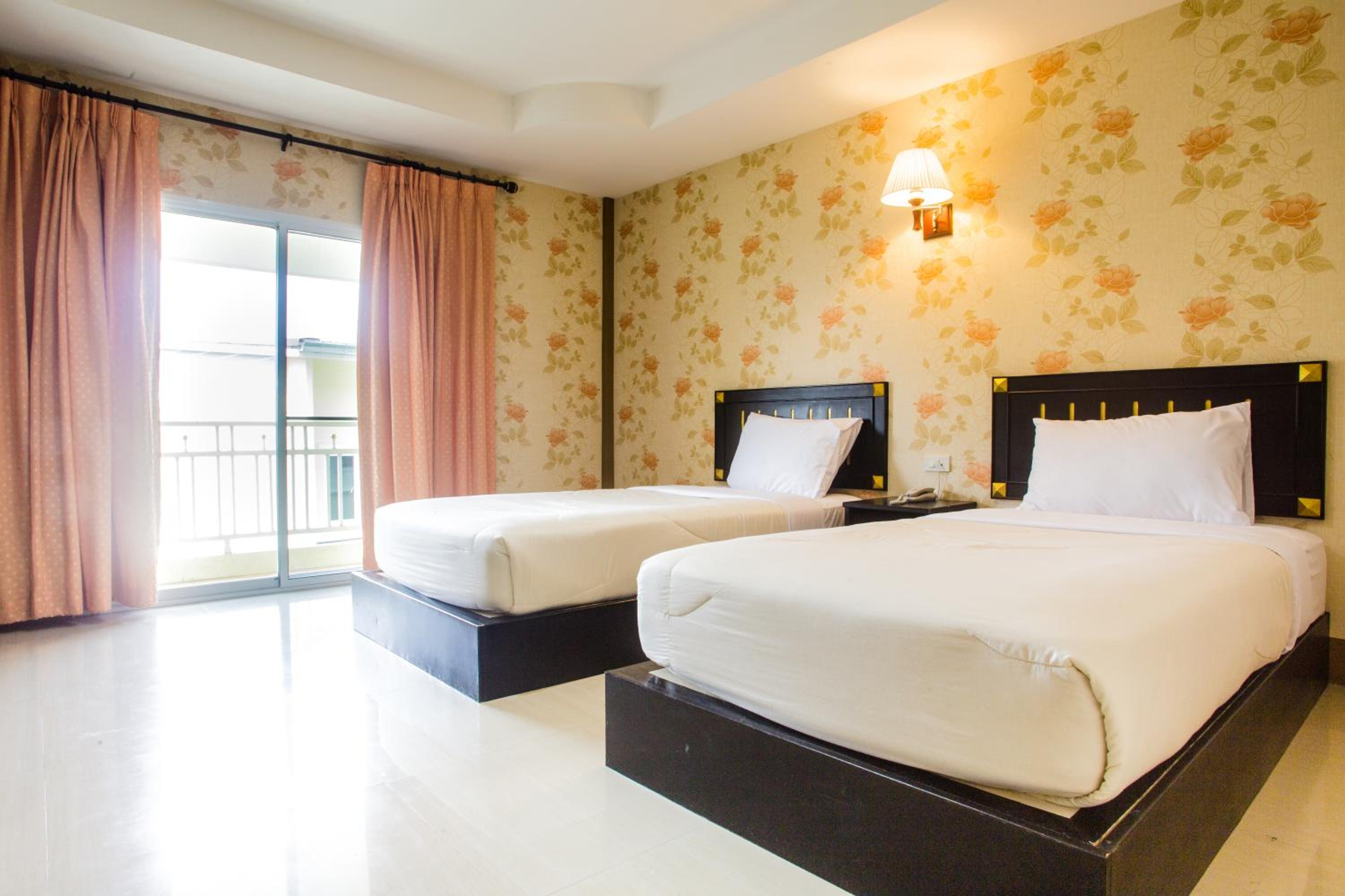 Twin Room with Balcony photo 2