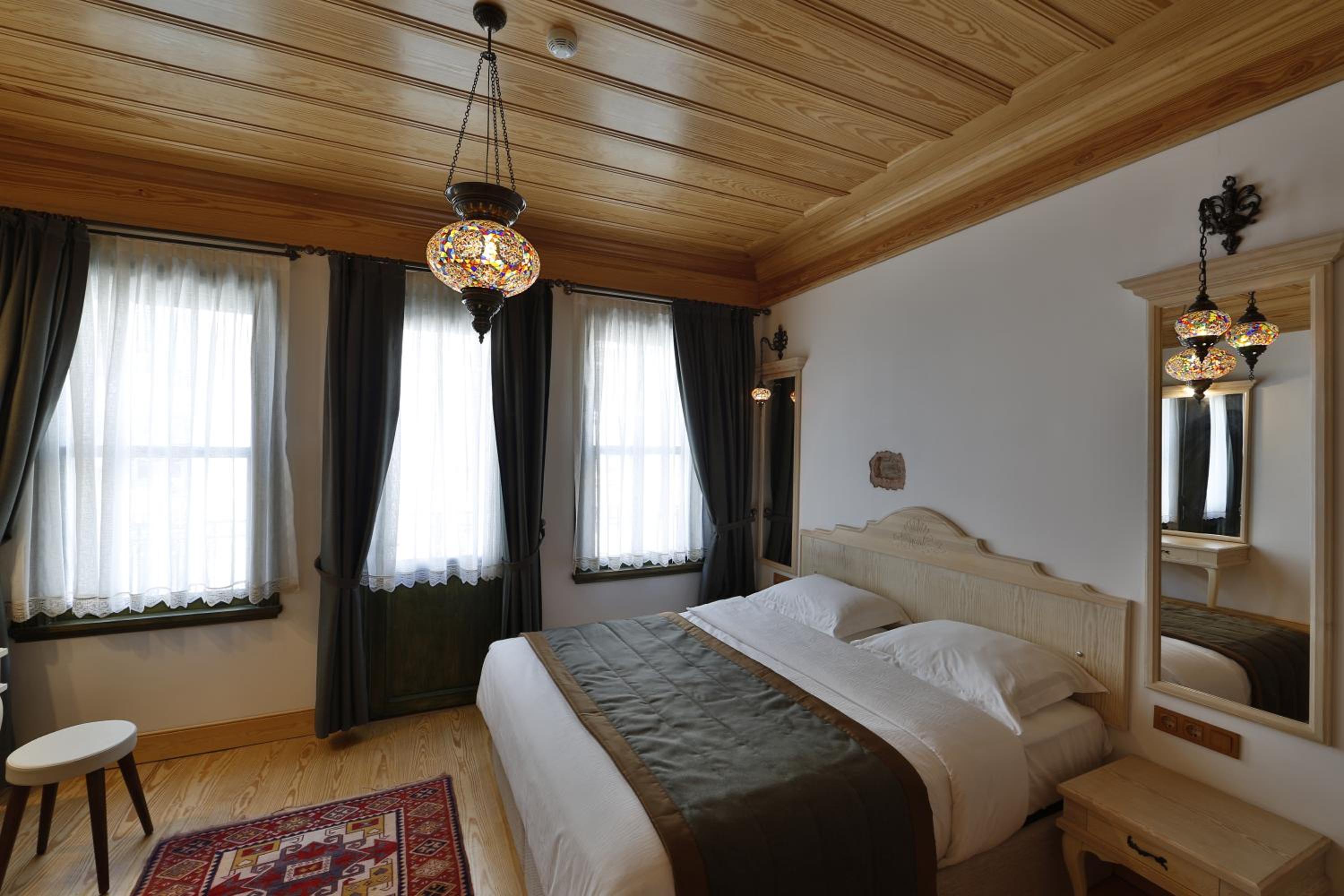 Apartment with Balcony photo 3