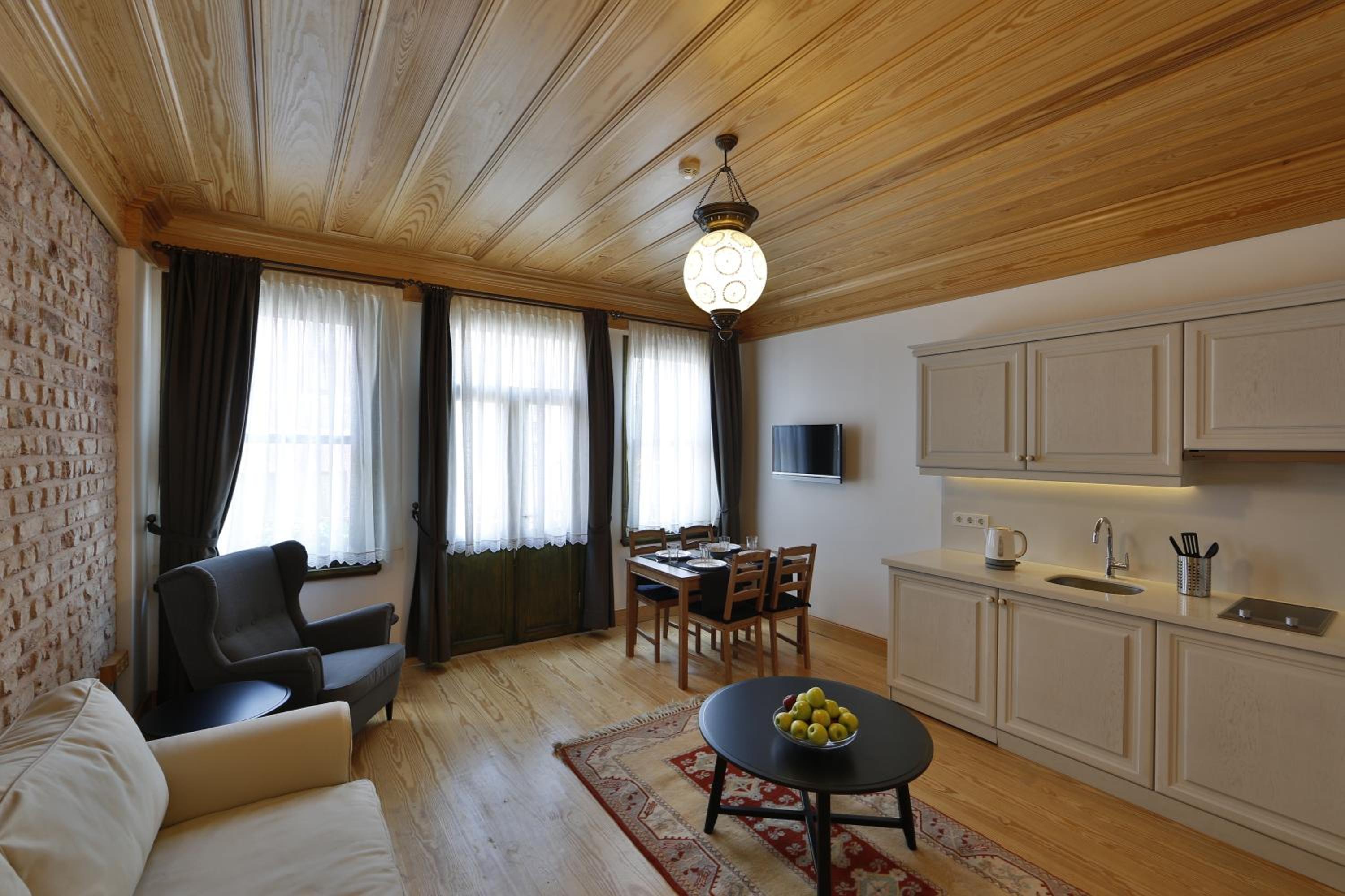Apartment with Balcony photo 1