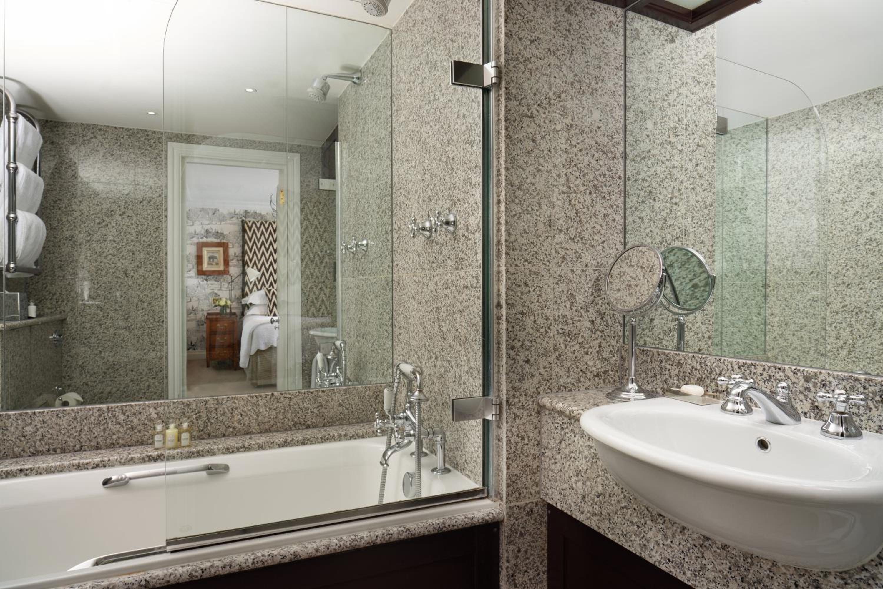 Executive Triple Room photo 3
