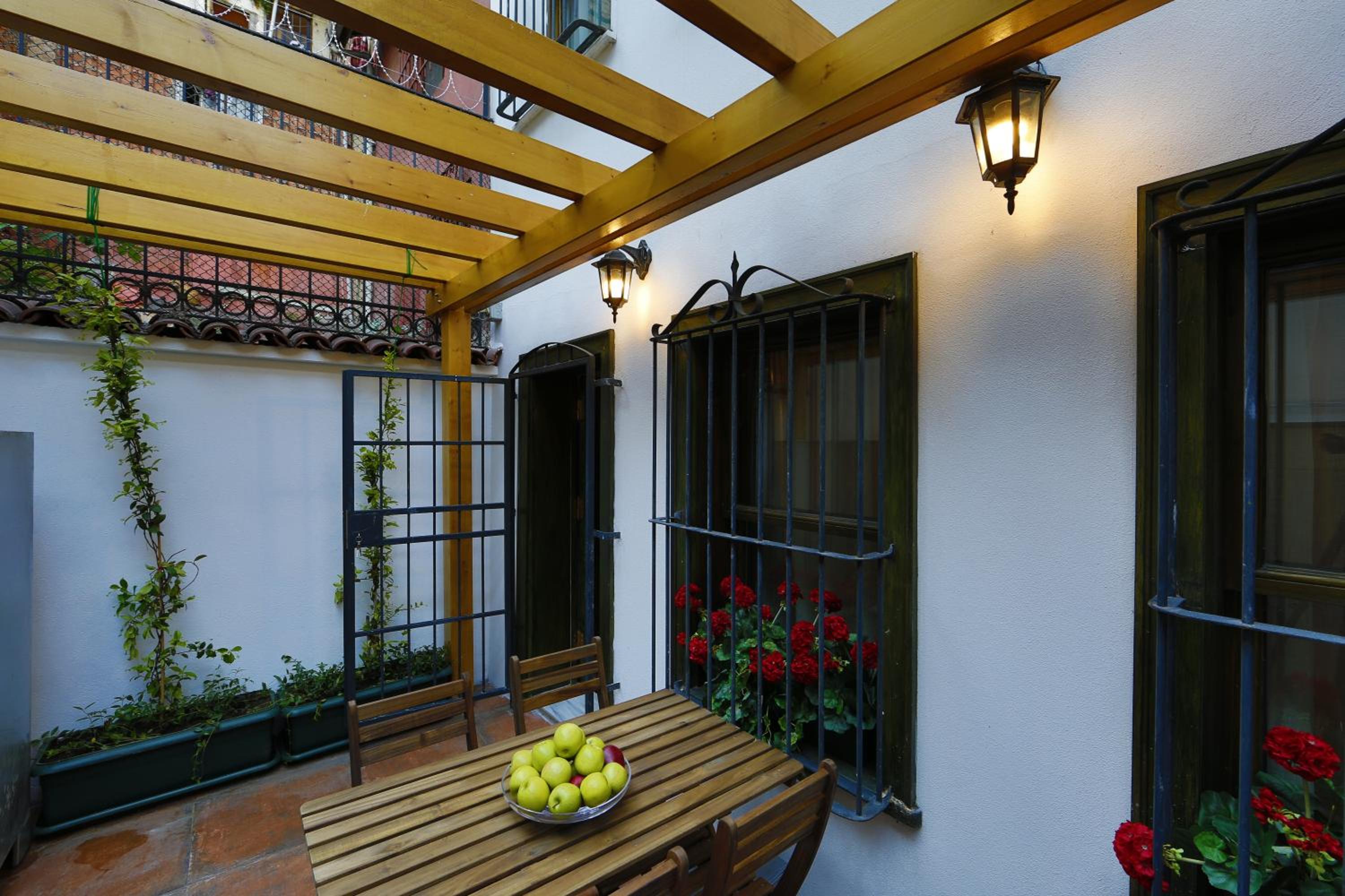 Apartment - Ground Floor photo 2