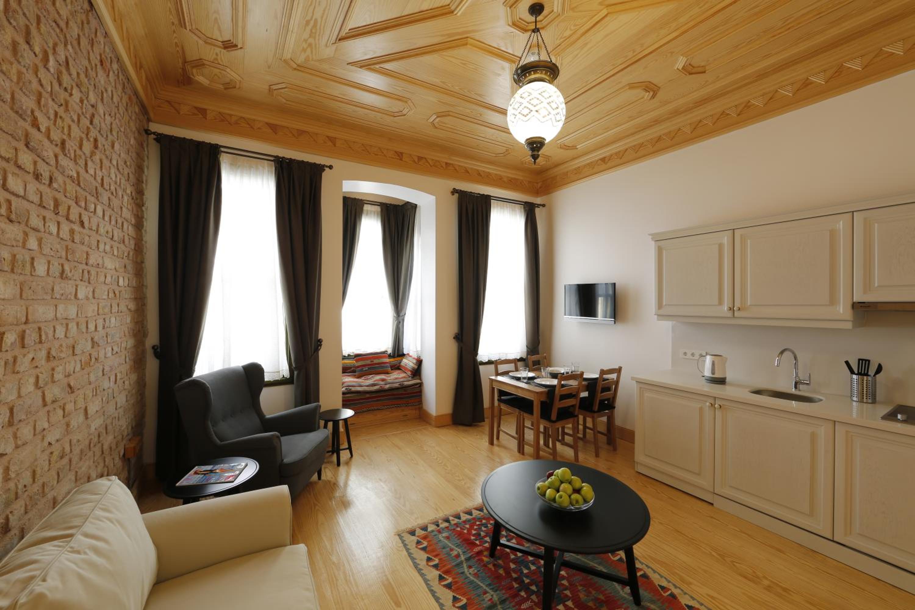Deluxe Apartment photo 2