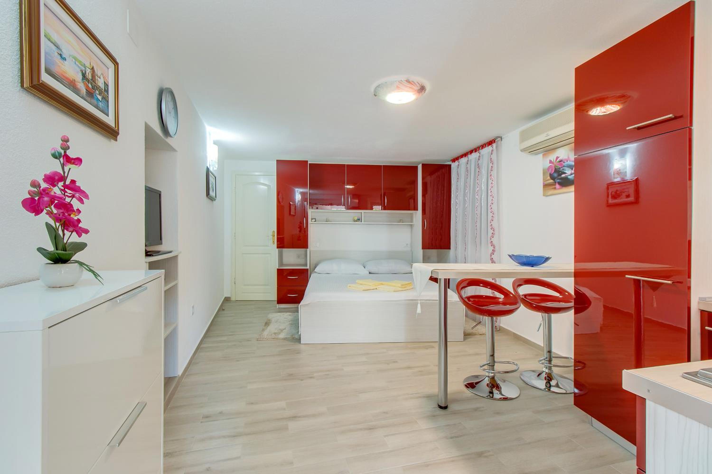 Studio Apartment photo 1
