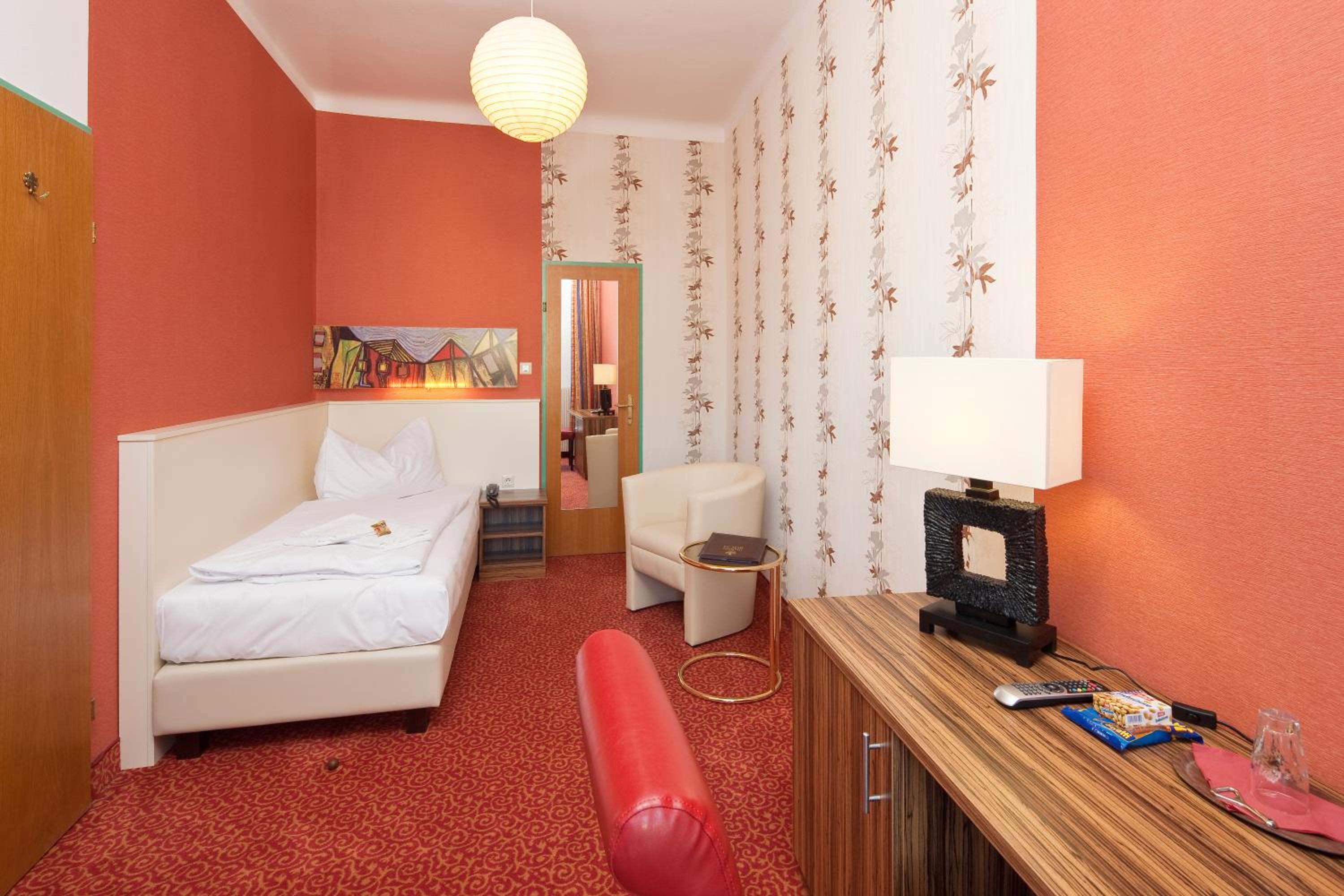 Single Room photo 1
