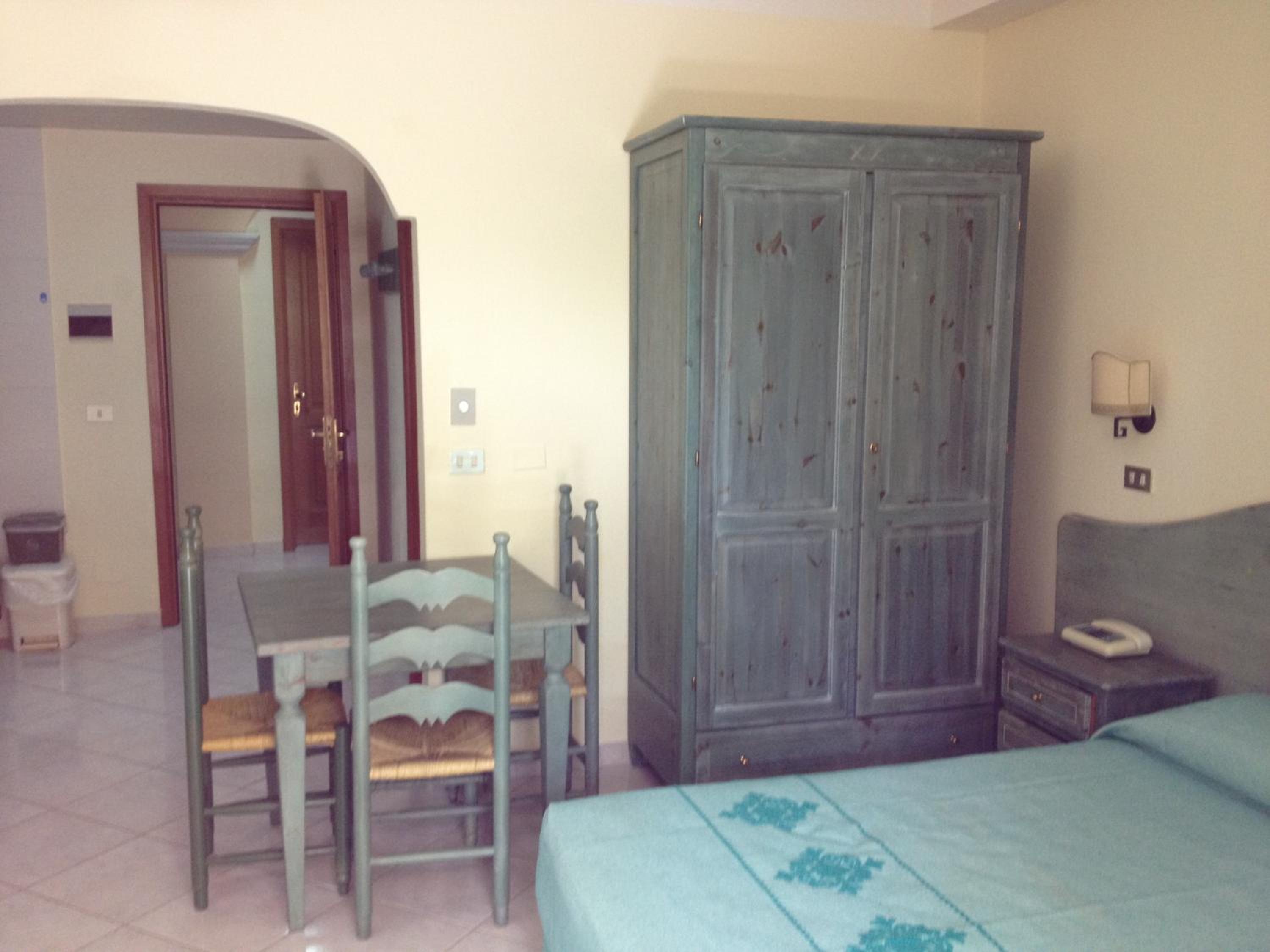 One-Bedroom Apartment (4 Adults) - Photo 3