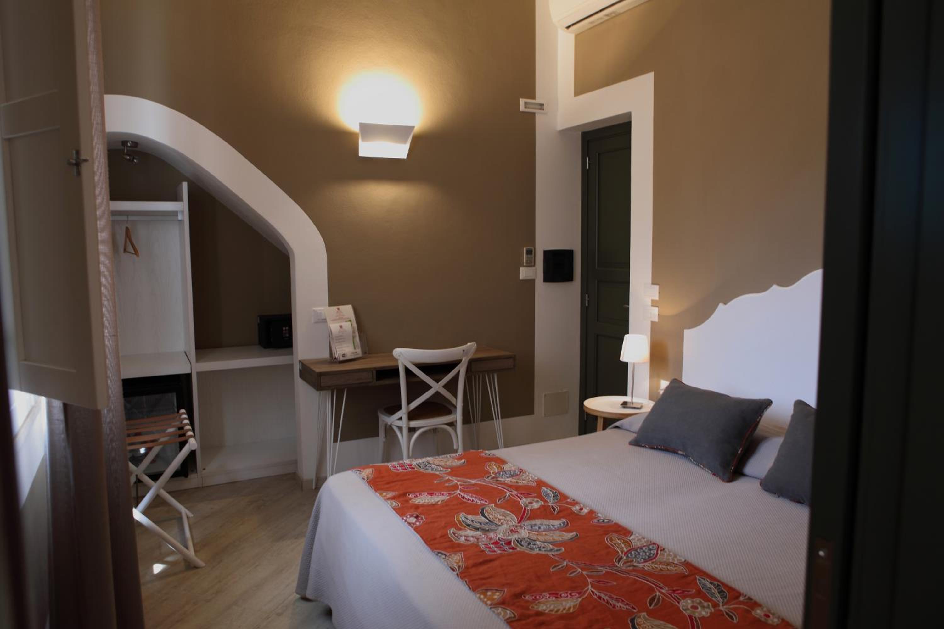Small Double Room - Photo 2
