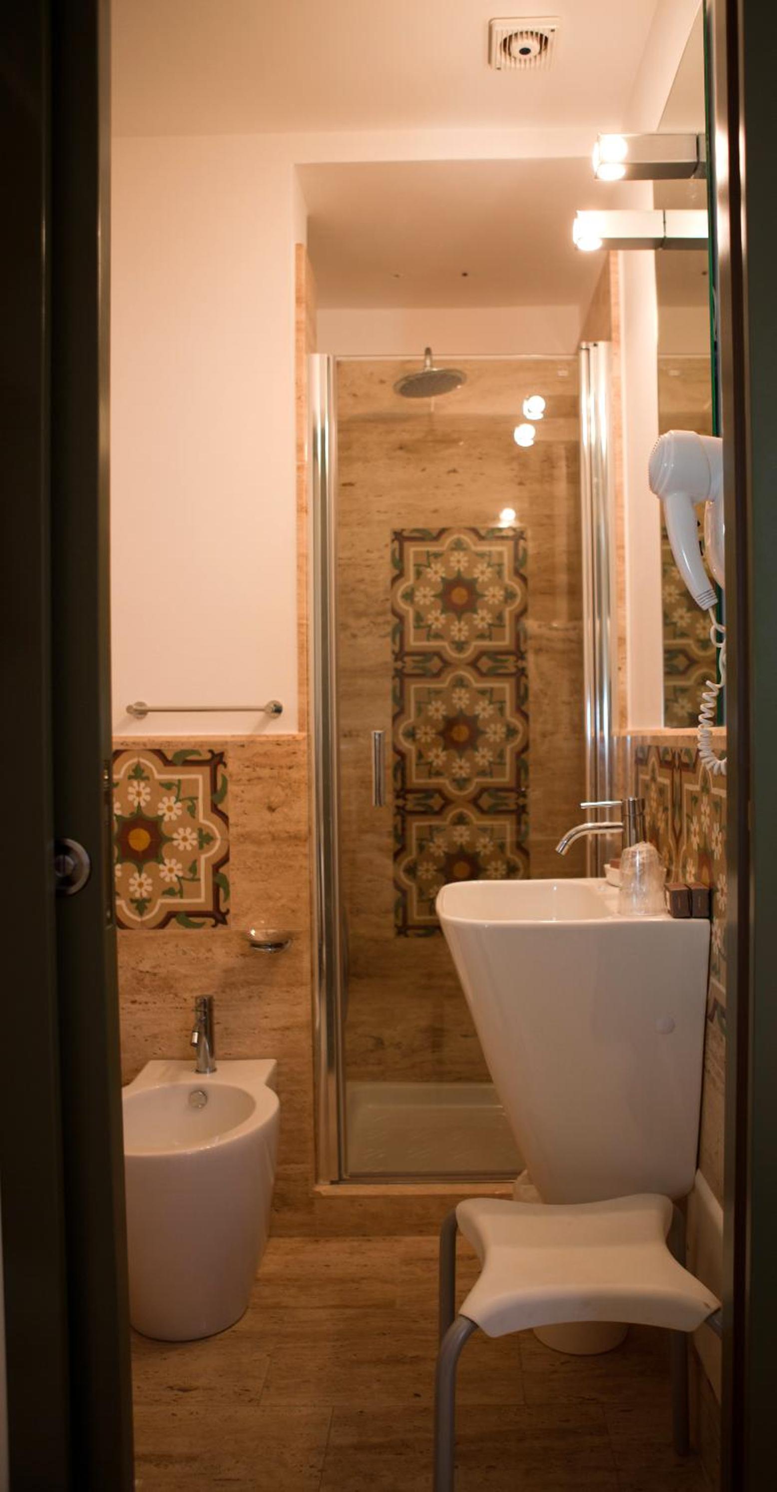 Small Double Room - Photo 3