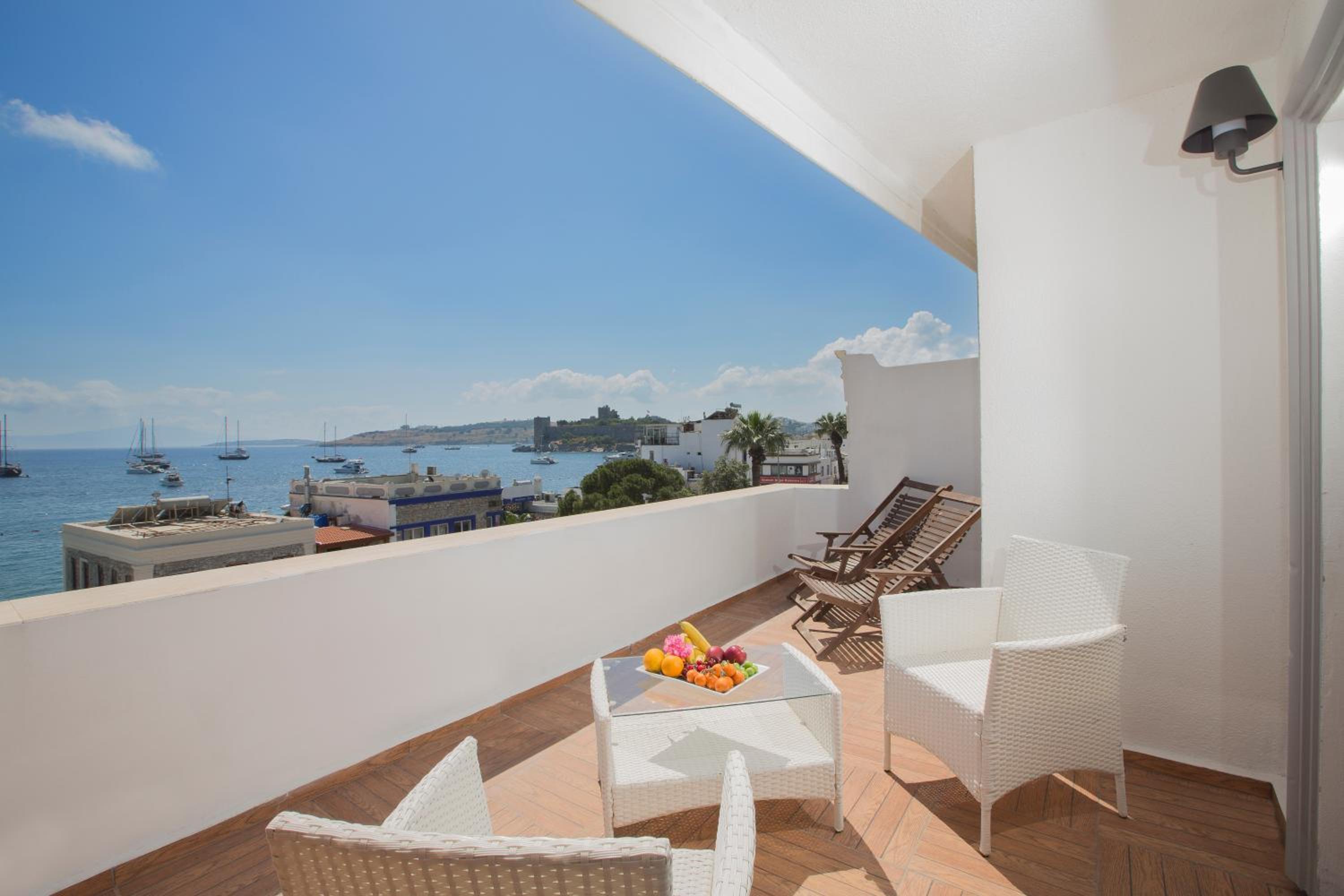 Executive Suite with Sea View & Terrace photo 2