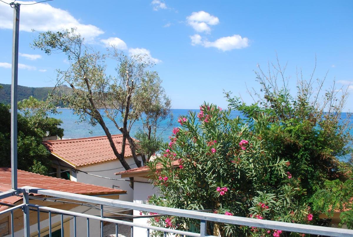 Bungalow with Sea View (2 Adults) photo 3