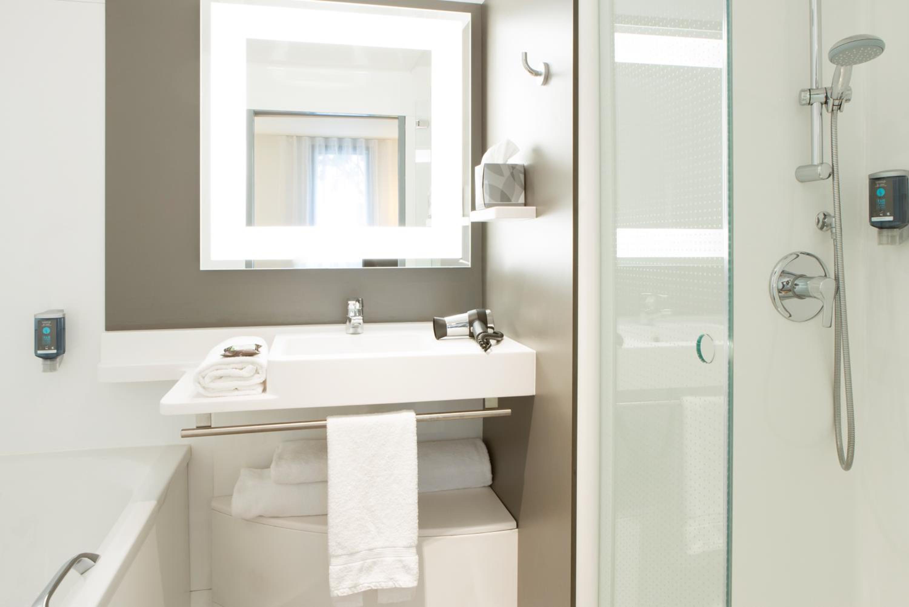 Superior Suite with Double Bed, Single Bed and Sofa Bed photo 2