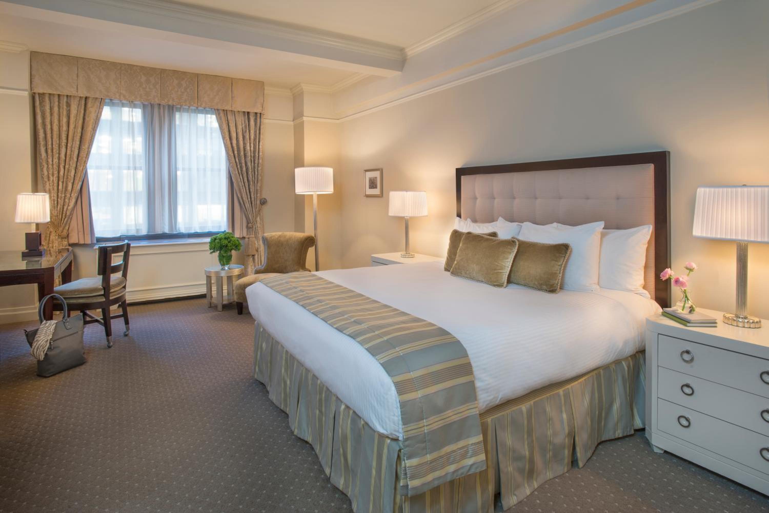 Premier City View King Bed - Photo 2