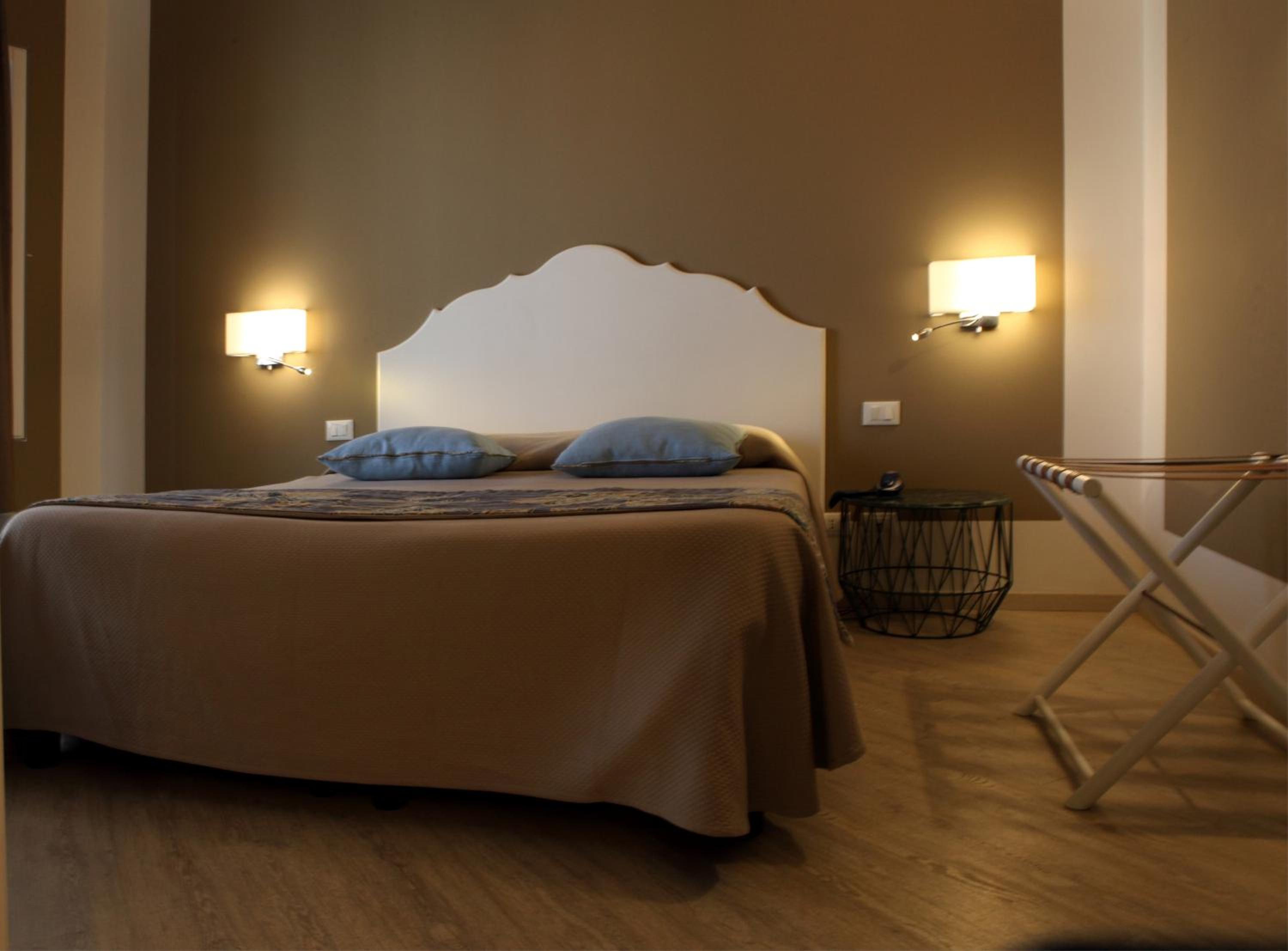 Superior Twin or Double Room - Photo 3