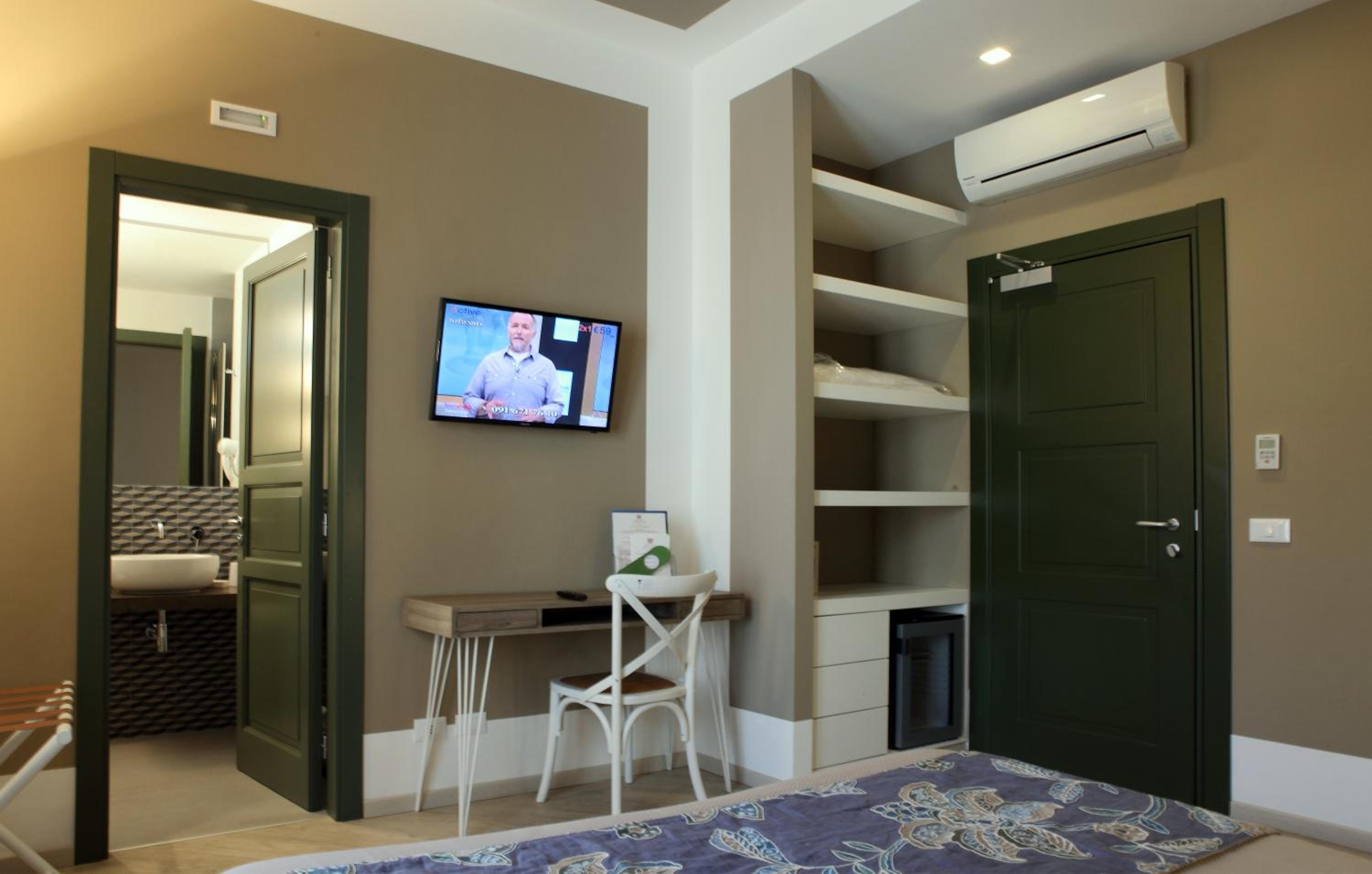 Superior Twin or Double Room - Photo 1