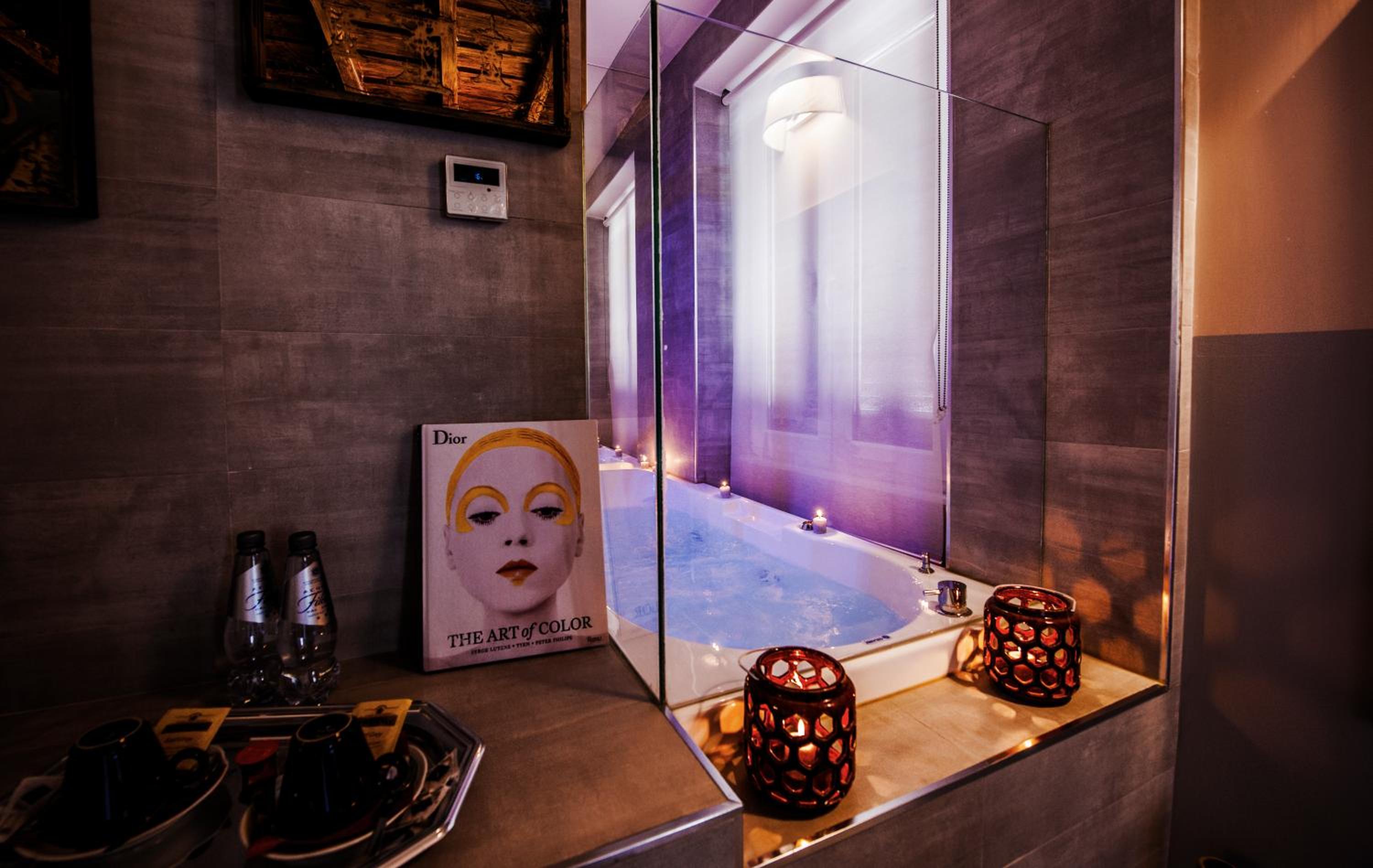 Deluxe Double Room with Spa Bath  photo 2
