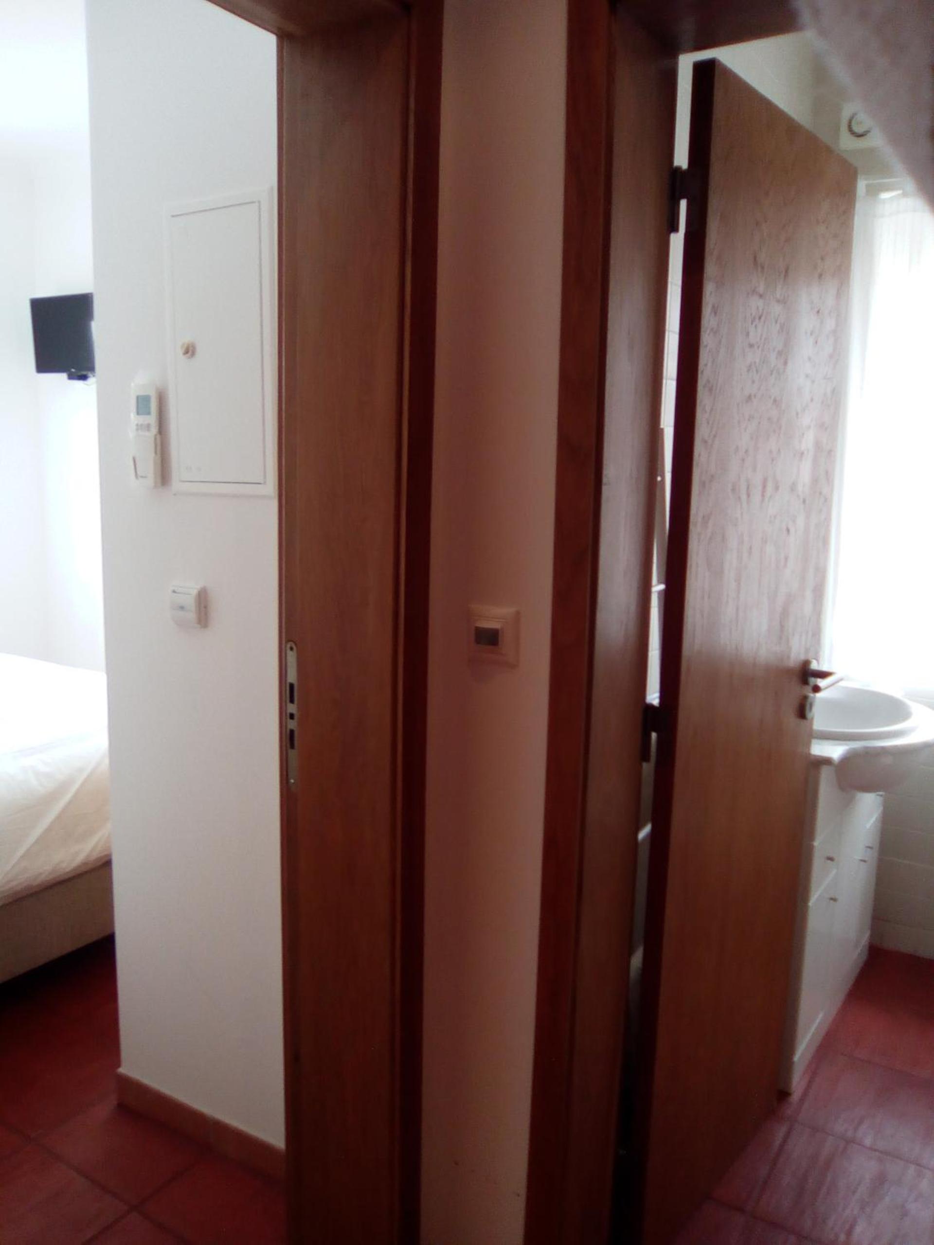 Small Double or Twin Room with Shared Bathroom photo 2