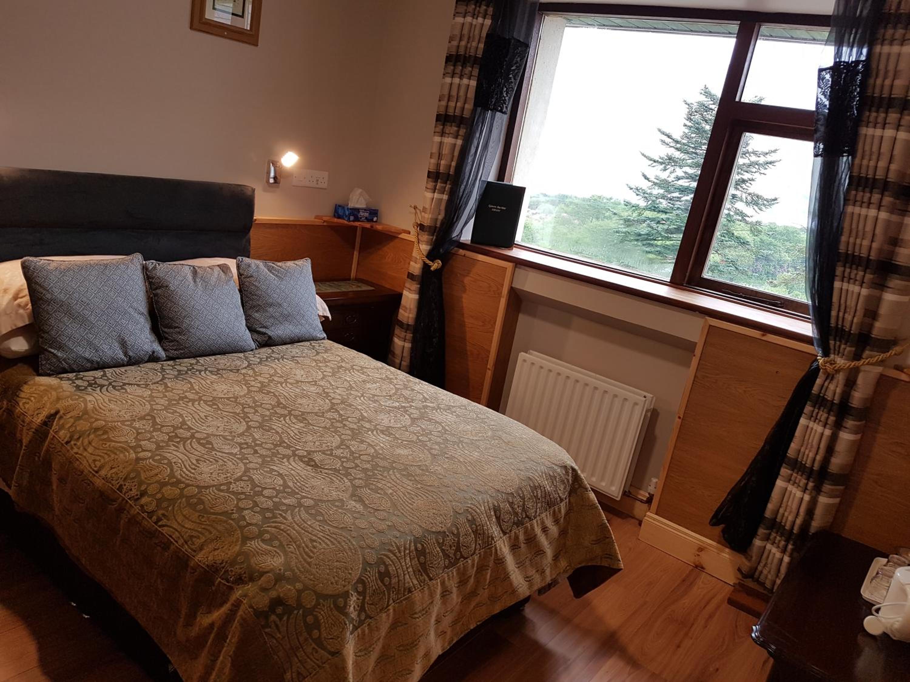 Single Room with Mountain and Lake View - 1st Floor photo 2