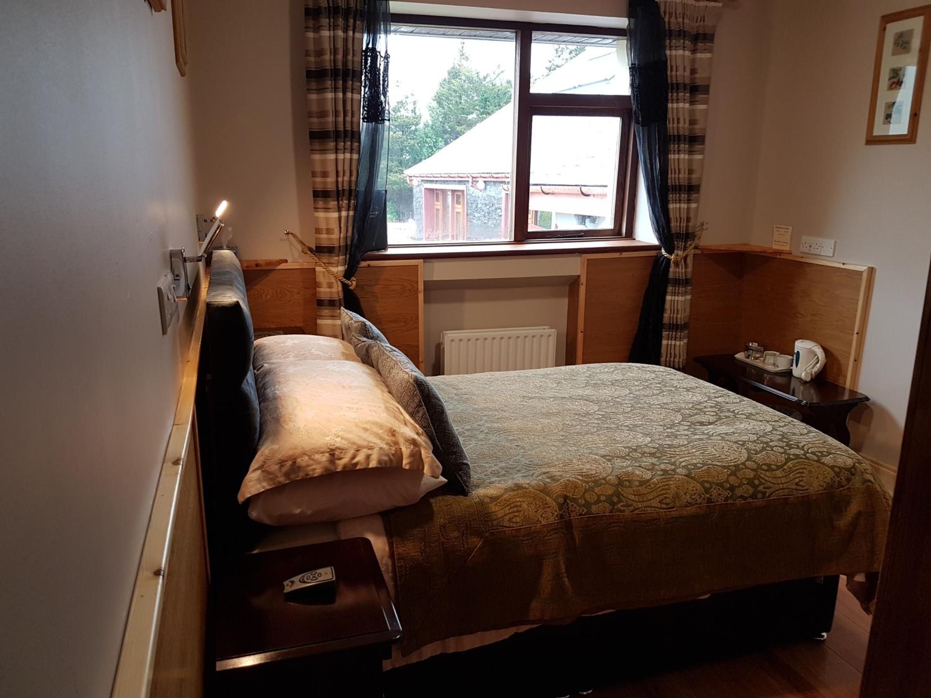 Single Room with Mountain and Lake View - 1st Floor photo 1
