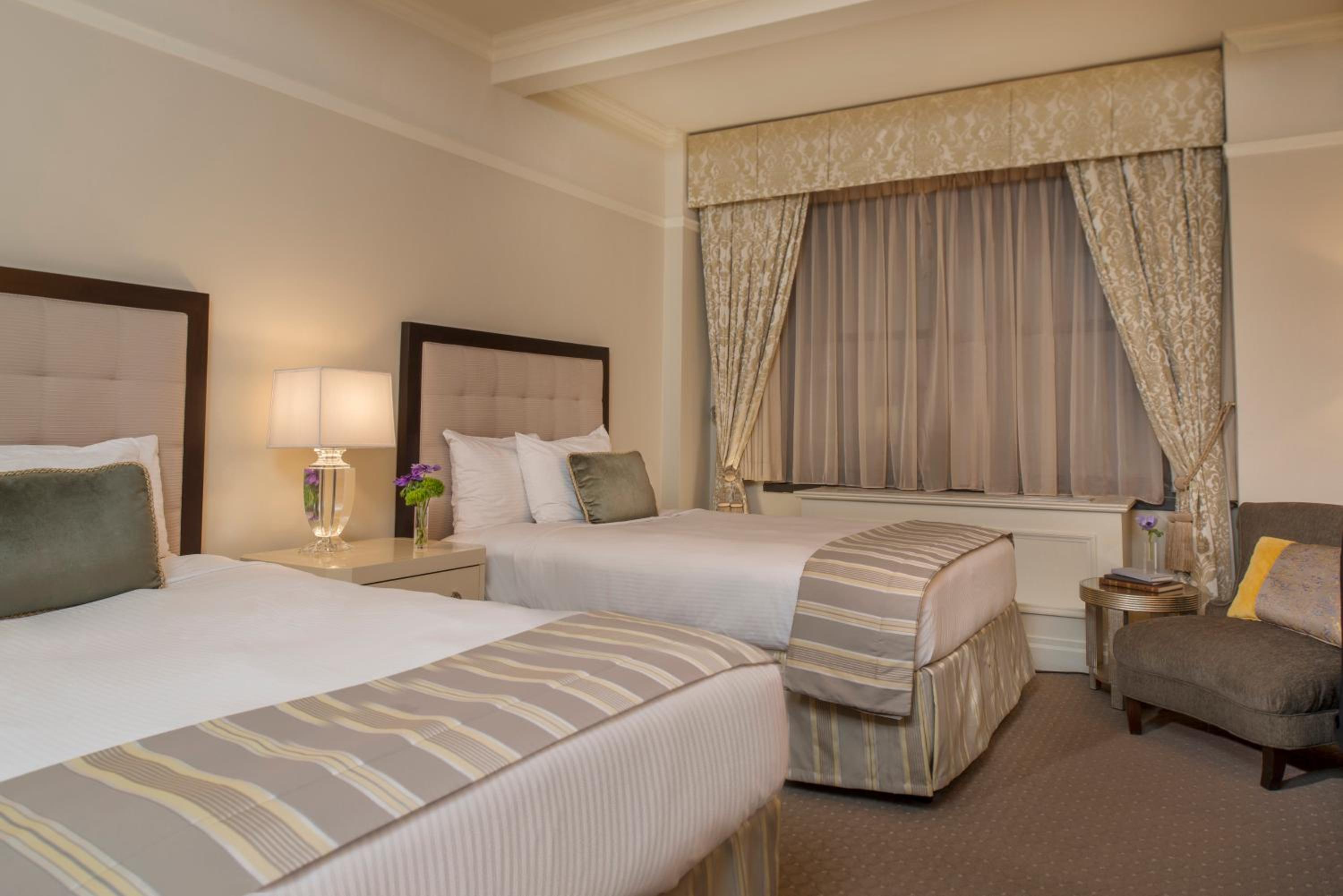 Premier Two Double Beds - Photo 2