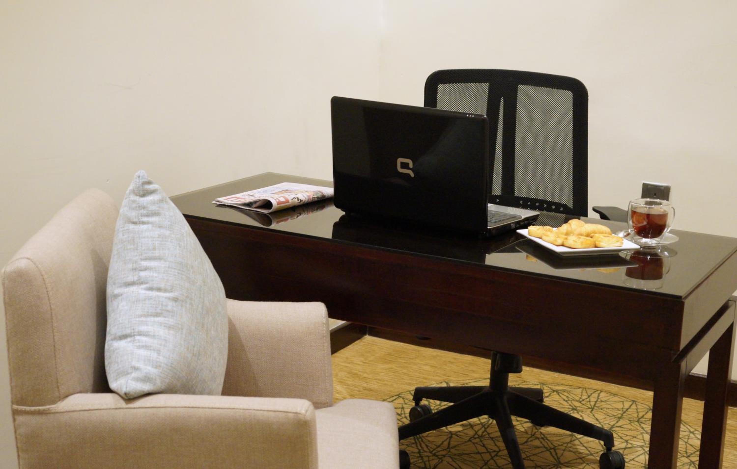 Executive Suite - Photo 6