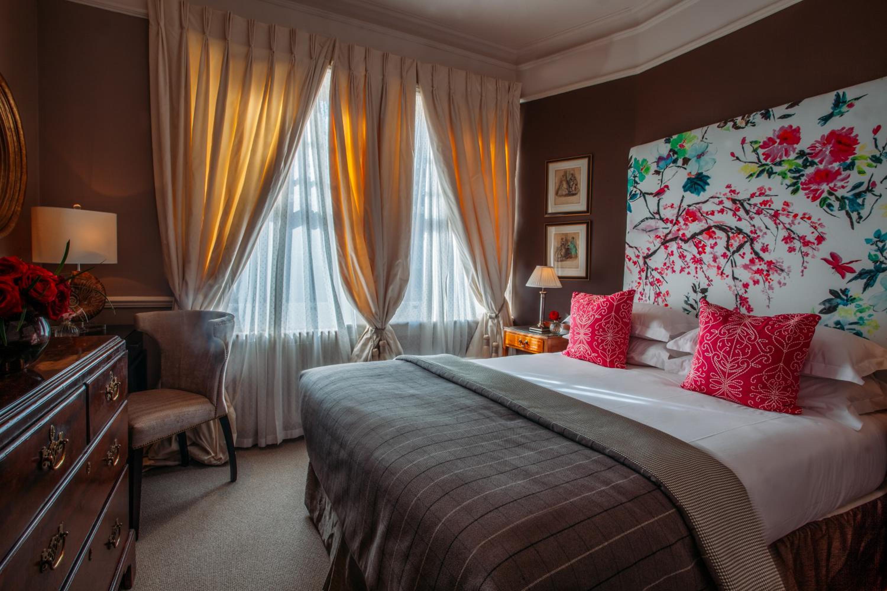 Petite Double room at 11 Cadogan Gardens photo 2