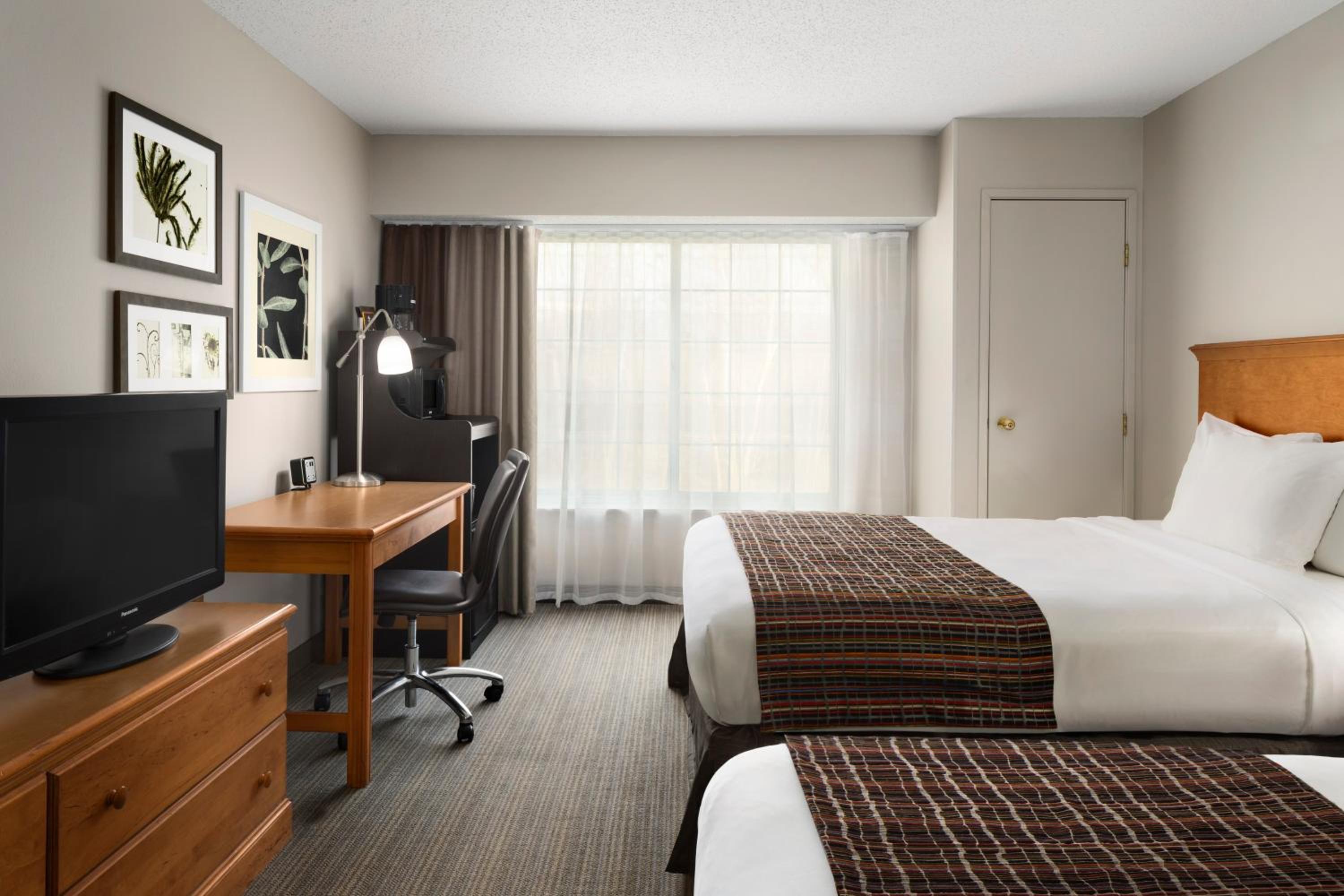 Queen Room with Two Queen Beds - Non-Smoking - Photo 1