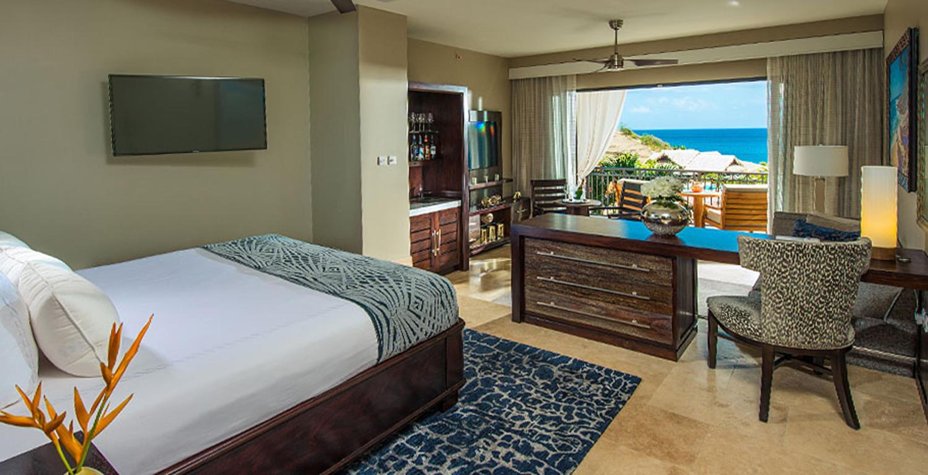 Italian Bi-Level One Bedroom Butler Suite with Balcony Tranquility Soaking Tub (OB1B) photo 2