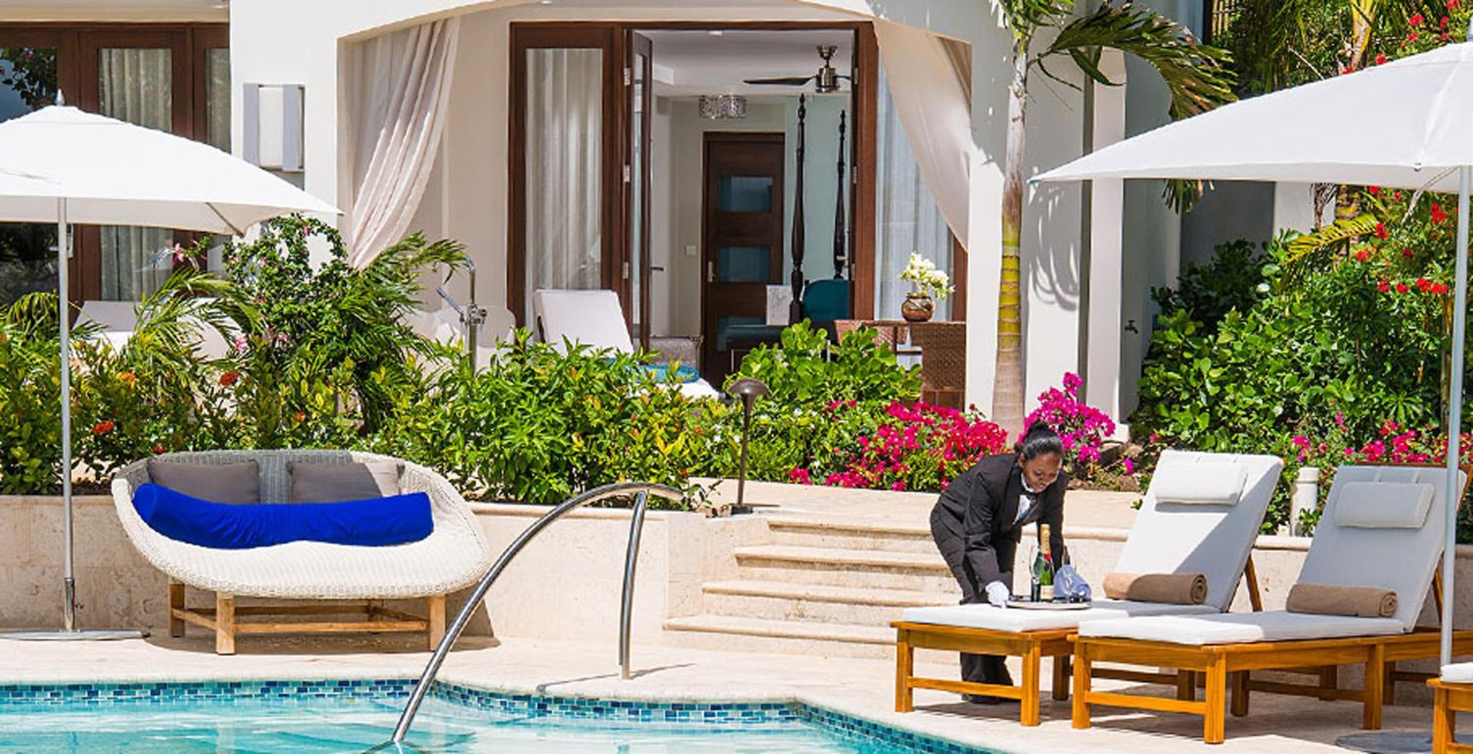 South Seas Honeymoon Poolside Hideaway Walkout Junior Suite with Patio Tranquility Soaking Tub (WJS) photo 2