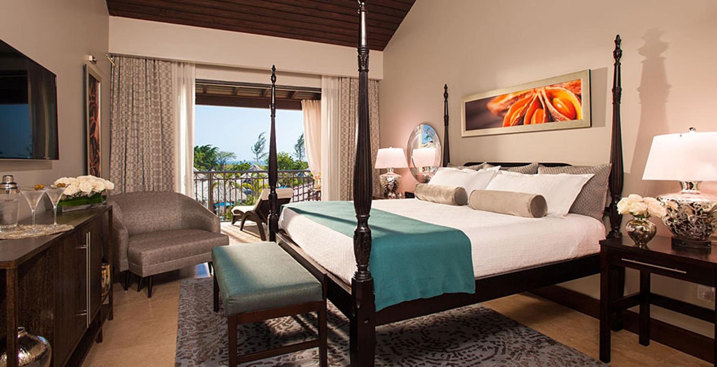 Lover's Lagoon Hideaway Junior Suite with balcony Tranquility Soaking Tub (LJS) photo 2