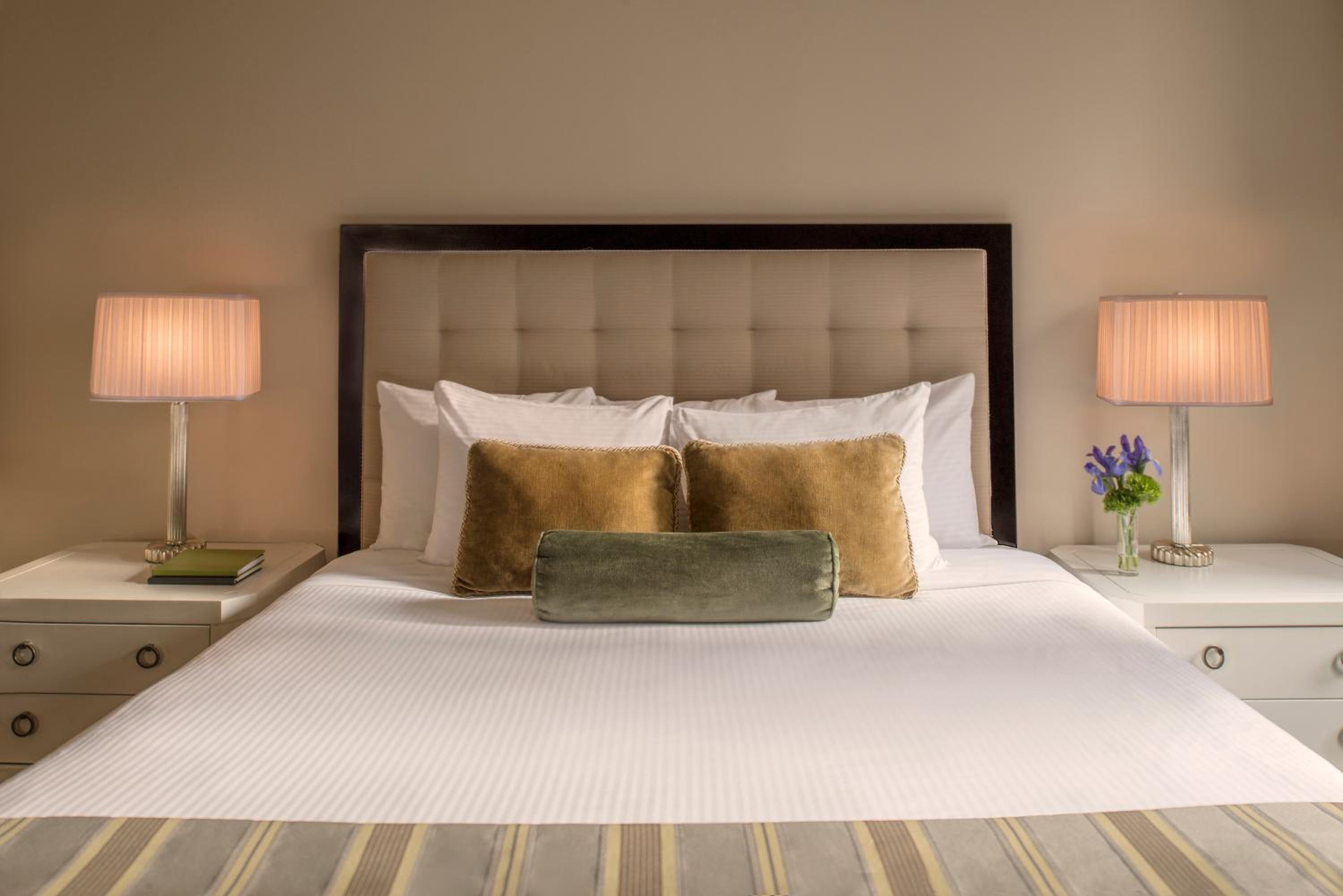 Premier One Bedroom Suite City view with Two Double Beds