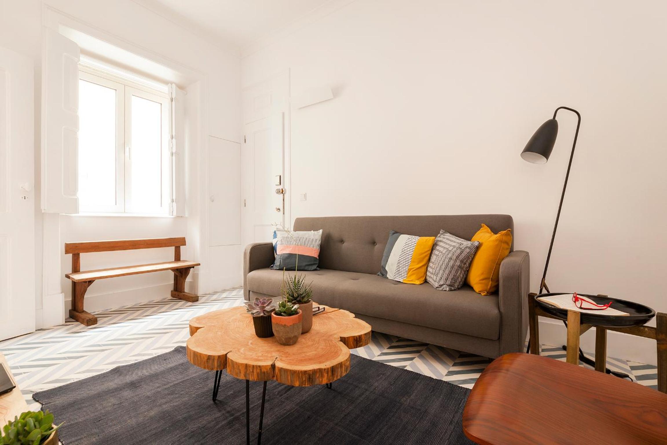 Apartment with Balcony - Photo 18