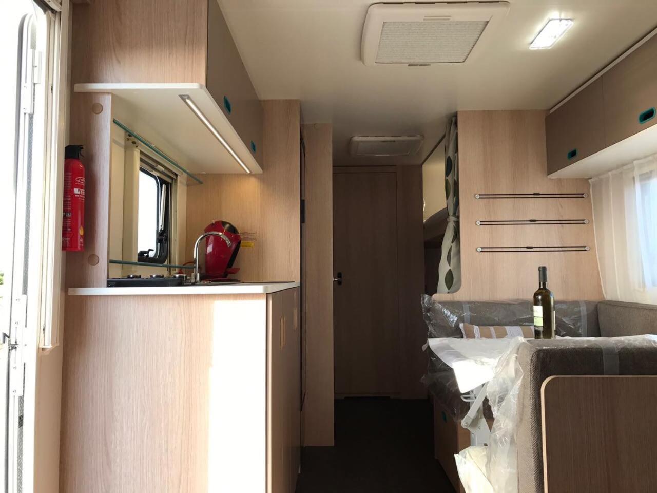 Caravan (6 Adults)  photo 2
