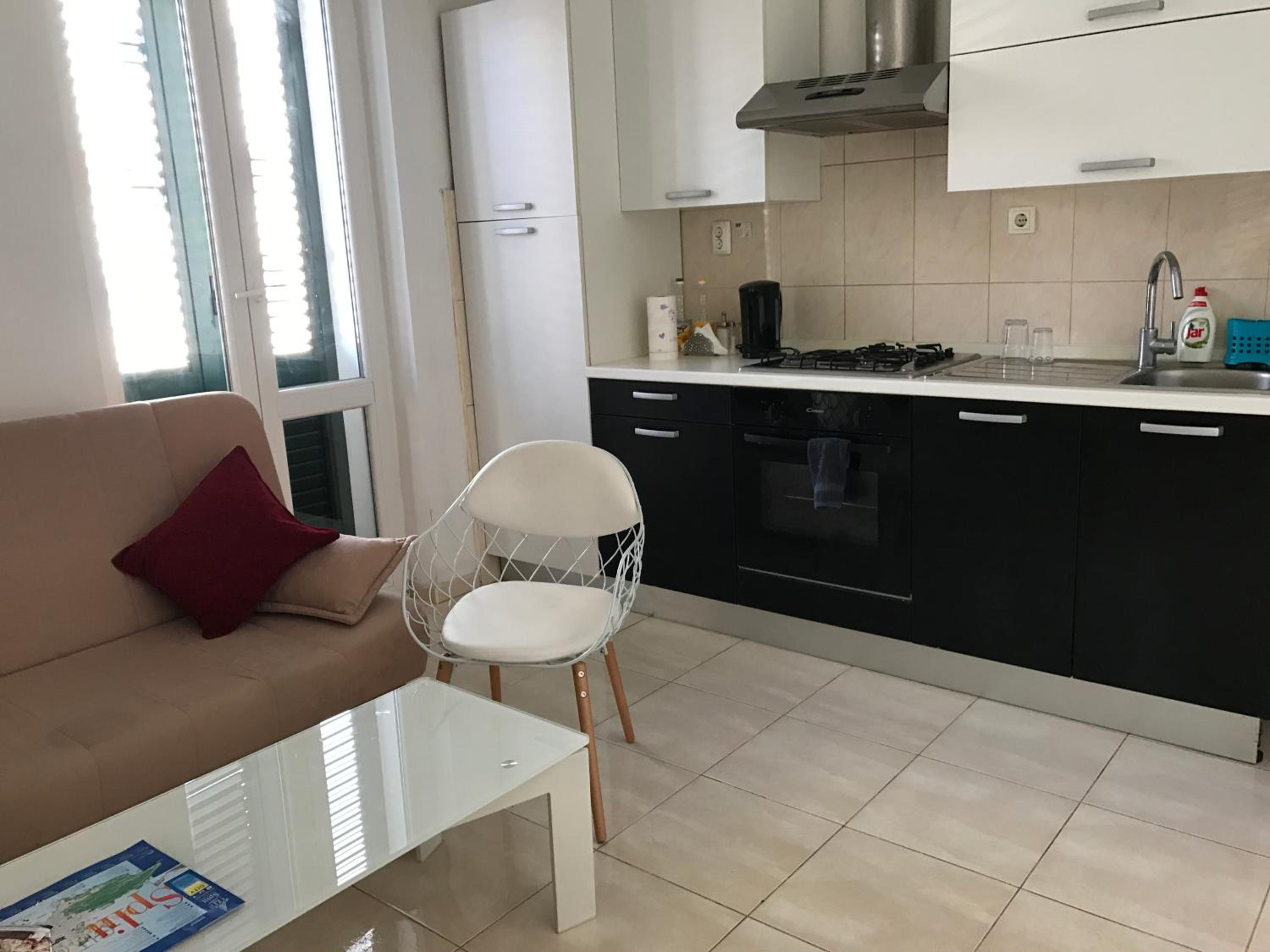 Apartment with Balcony - Photo 3