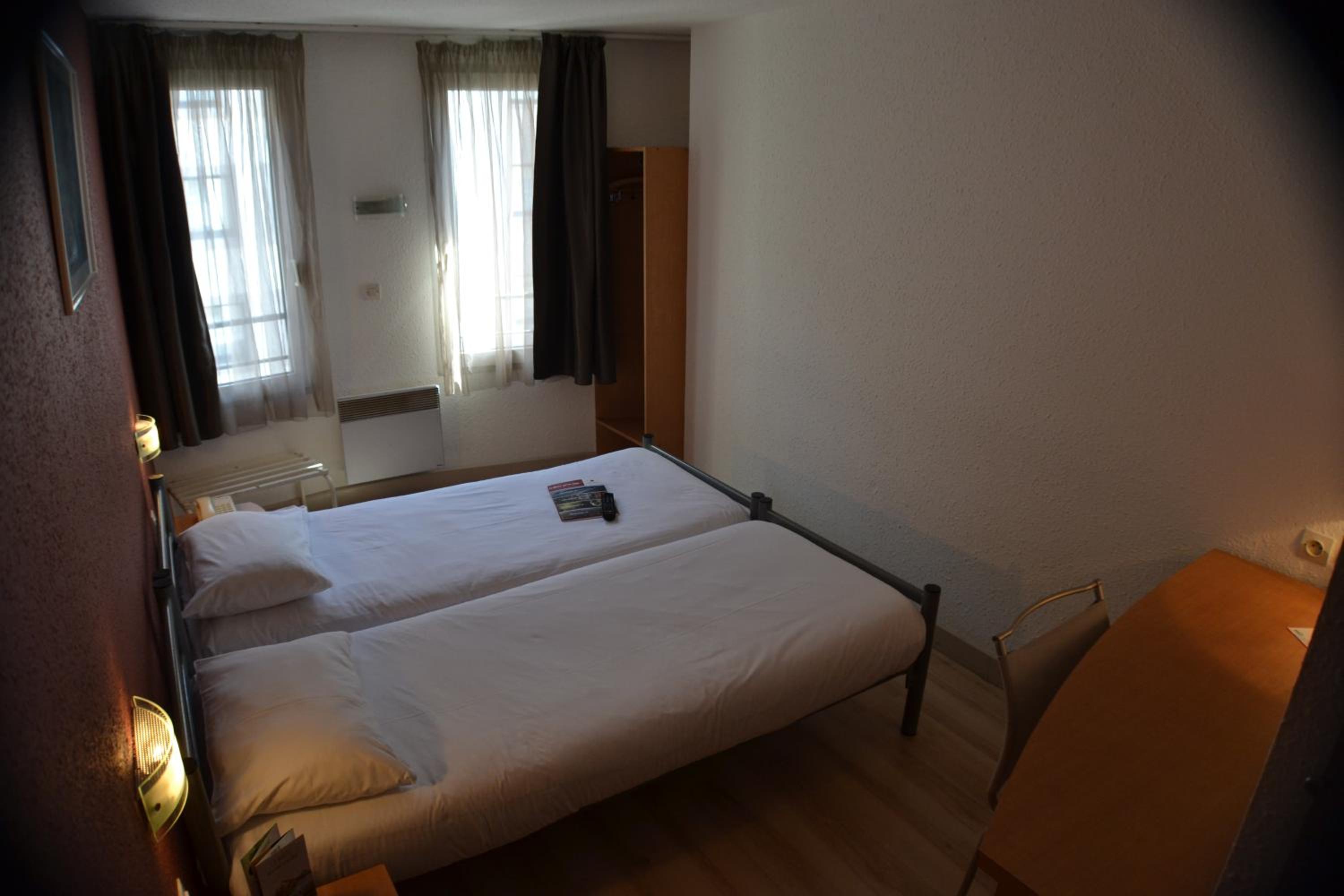 Twin Room - Photo 4