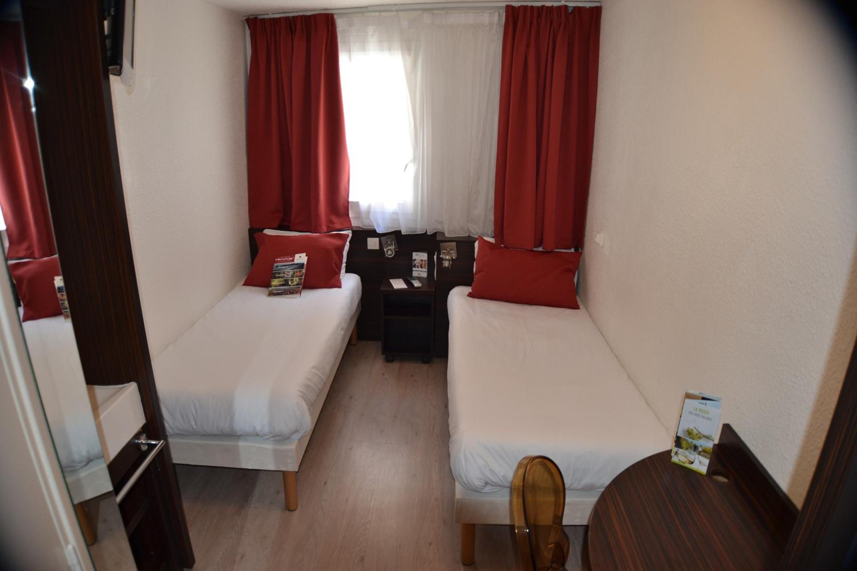 Twin Room - Photo 1