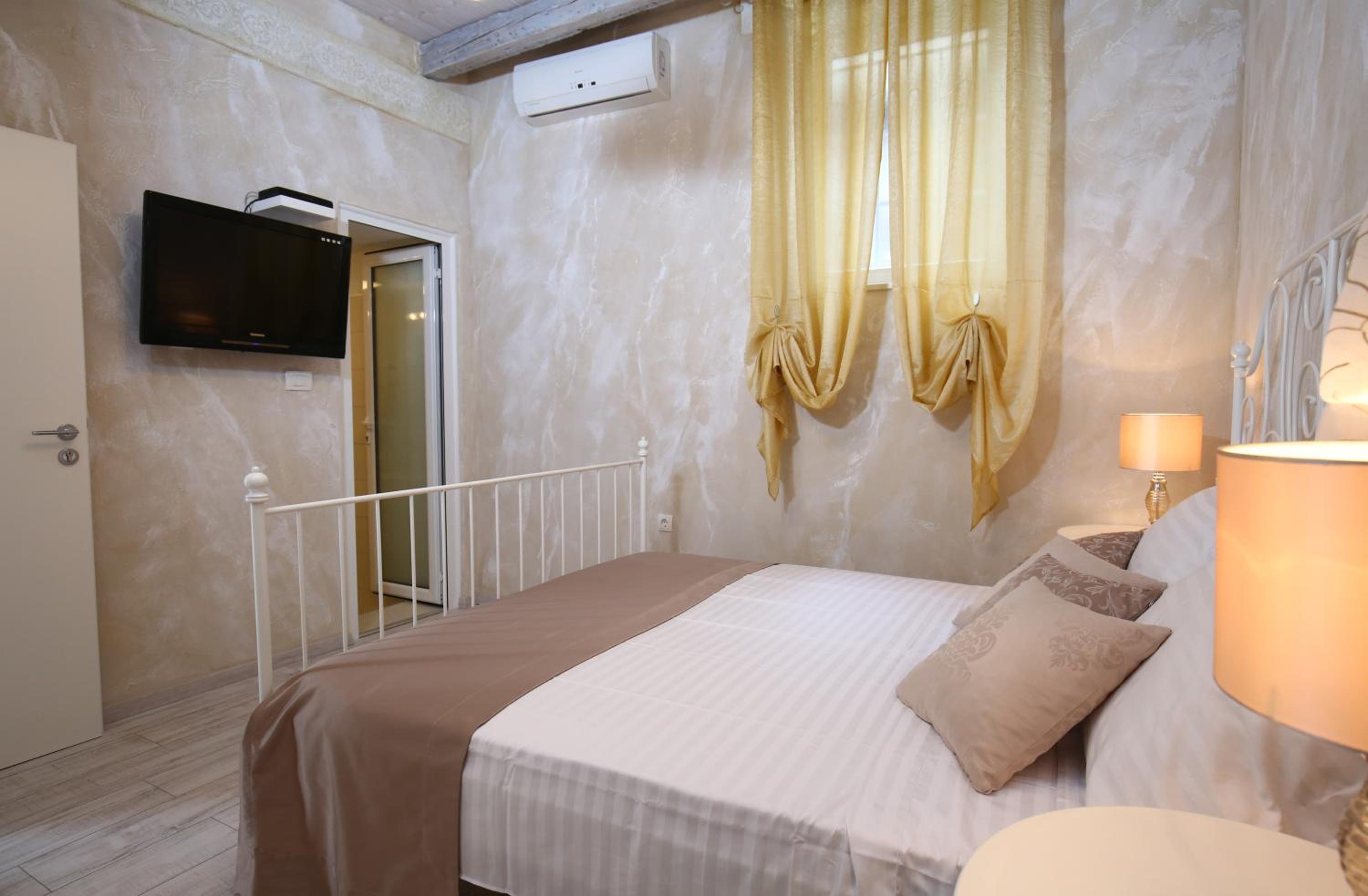 Superior Double Room - Photo 20