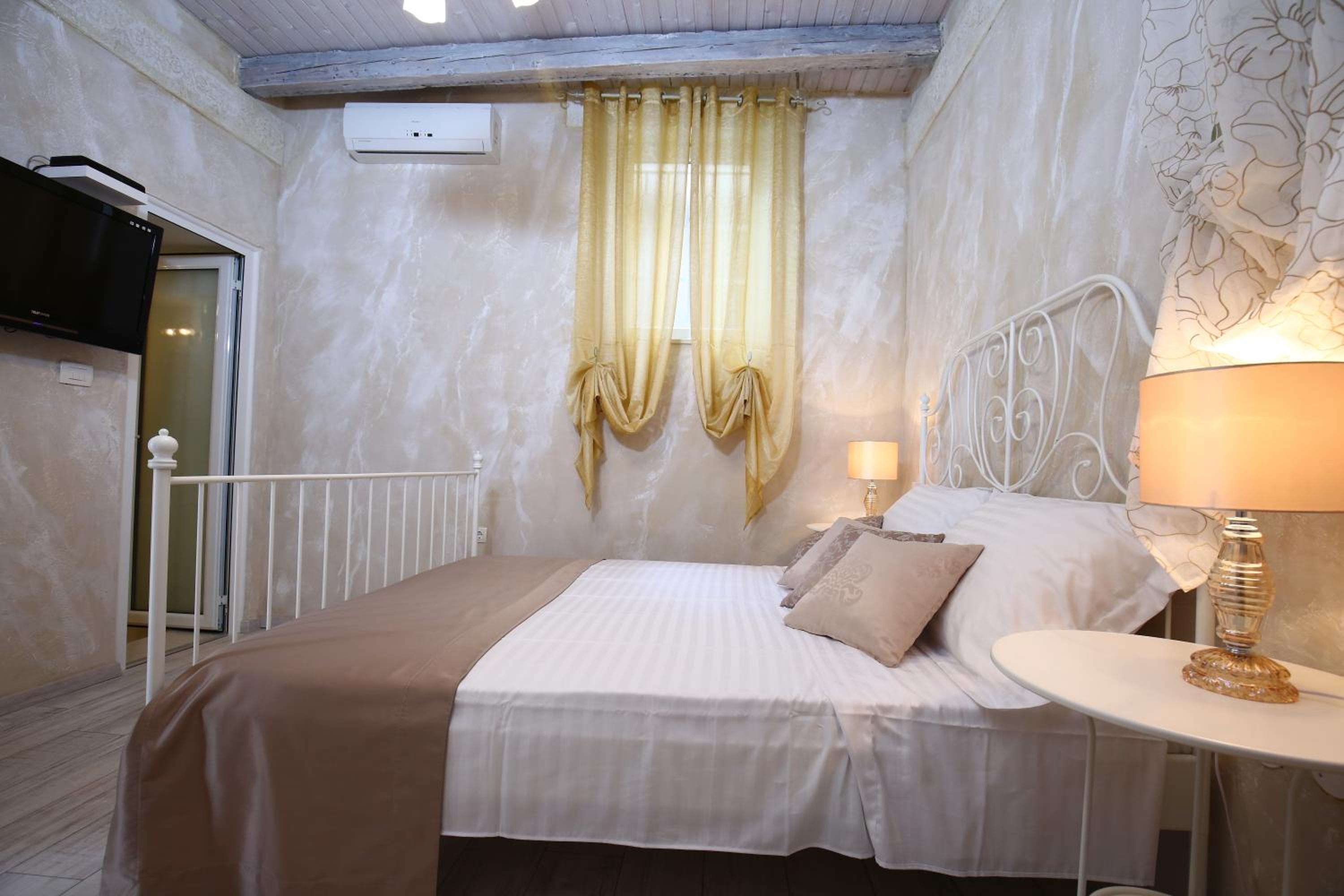Superior Double Room - Photo 21