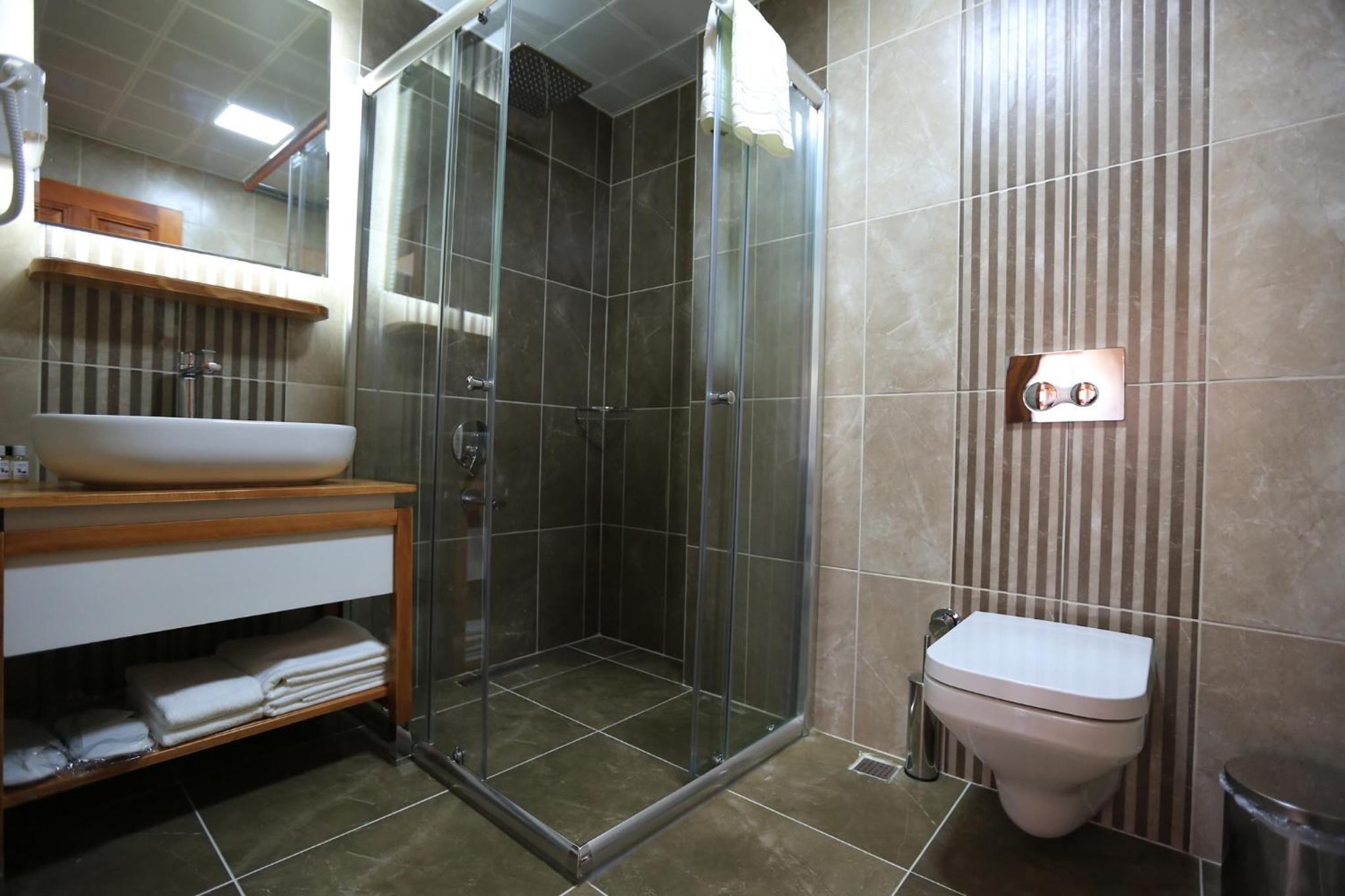 Classic Triple Room thumbnail 6