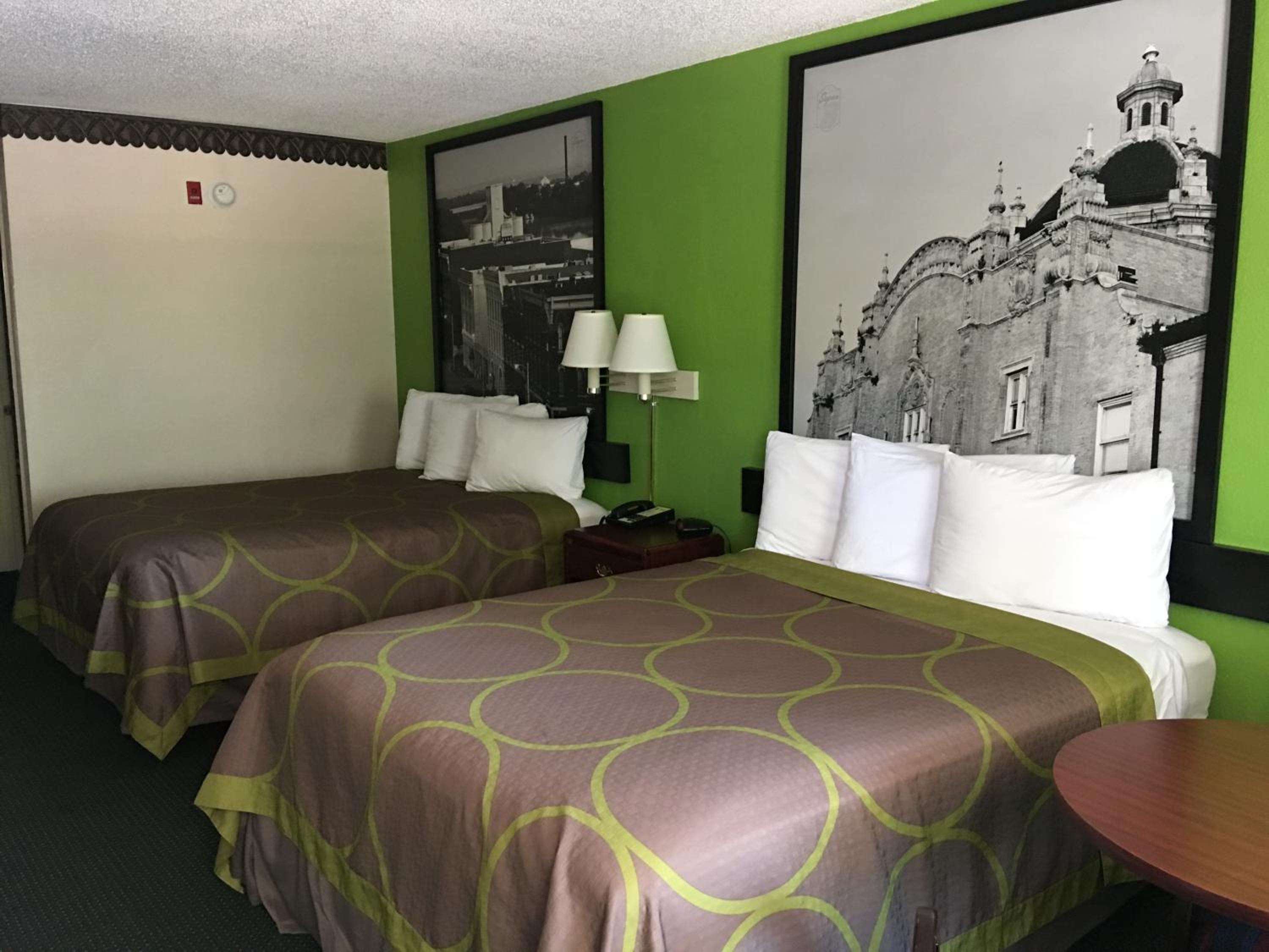 Double Room with Two Double Beds - Smoking - Photo 1