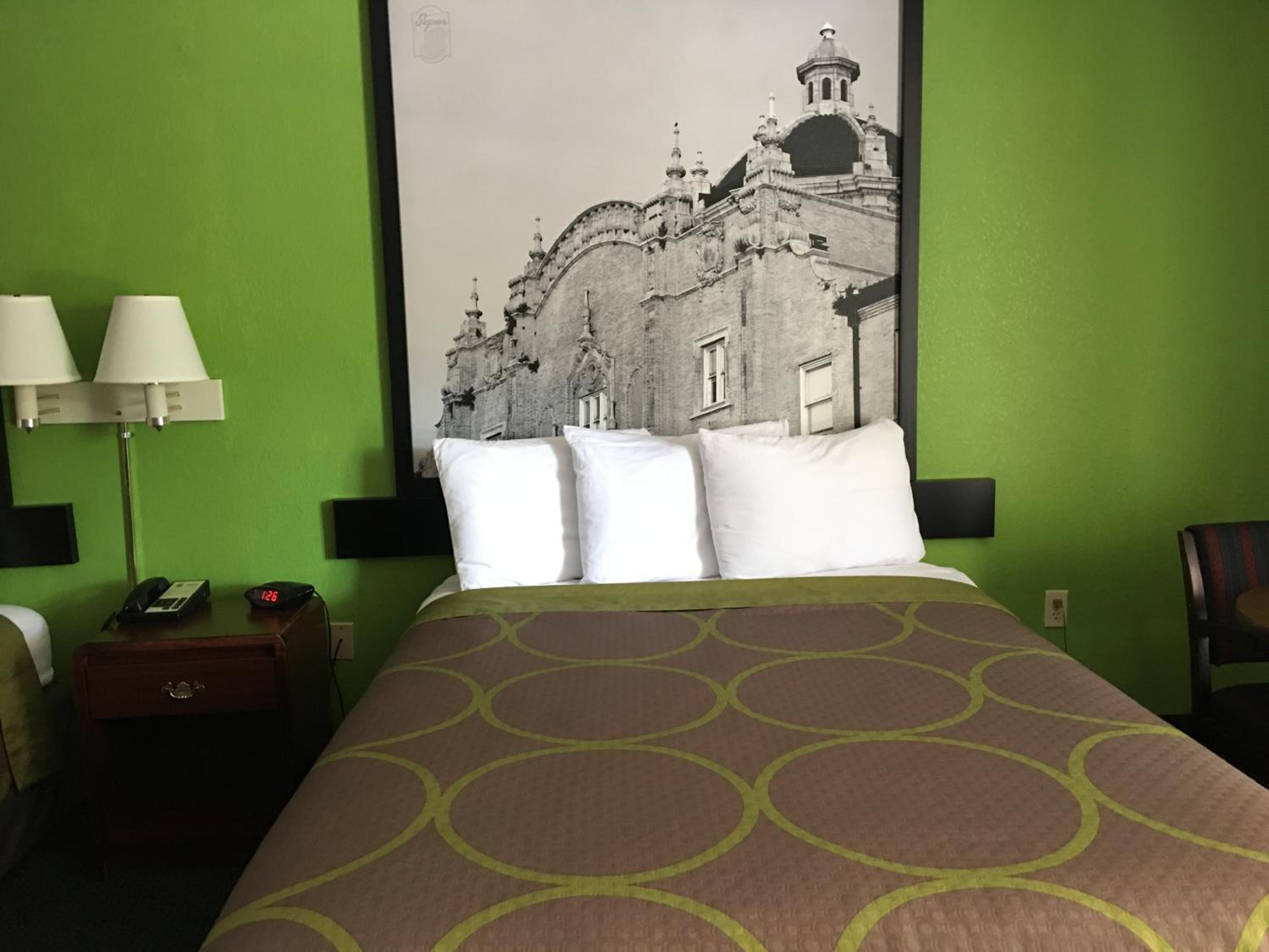 Double Room with Two Double Beds - Smoking - Photo 3