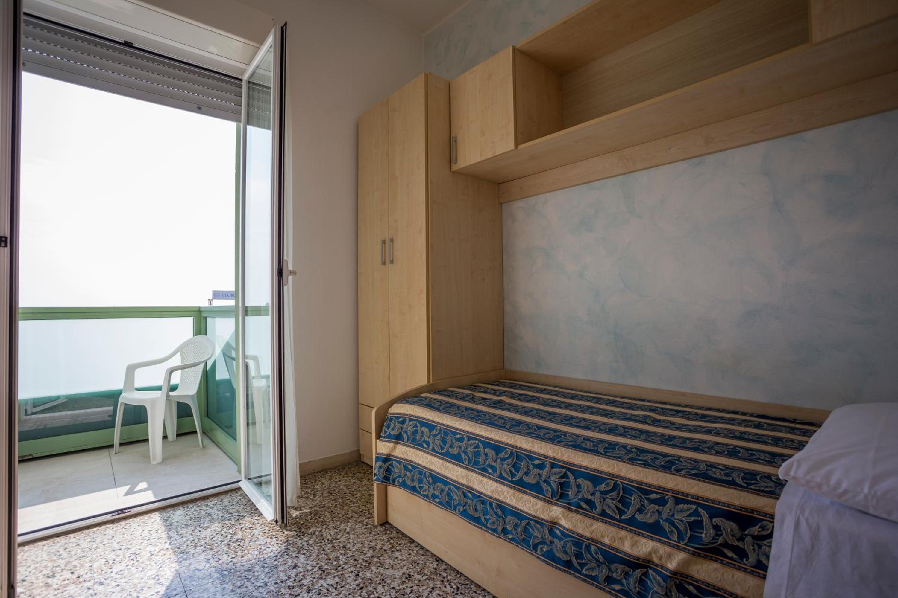 Single Room with Private Bathroom photo 1