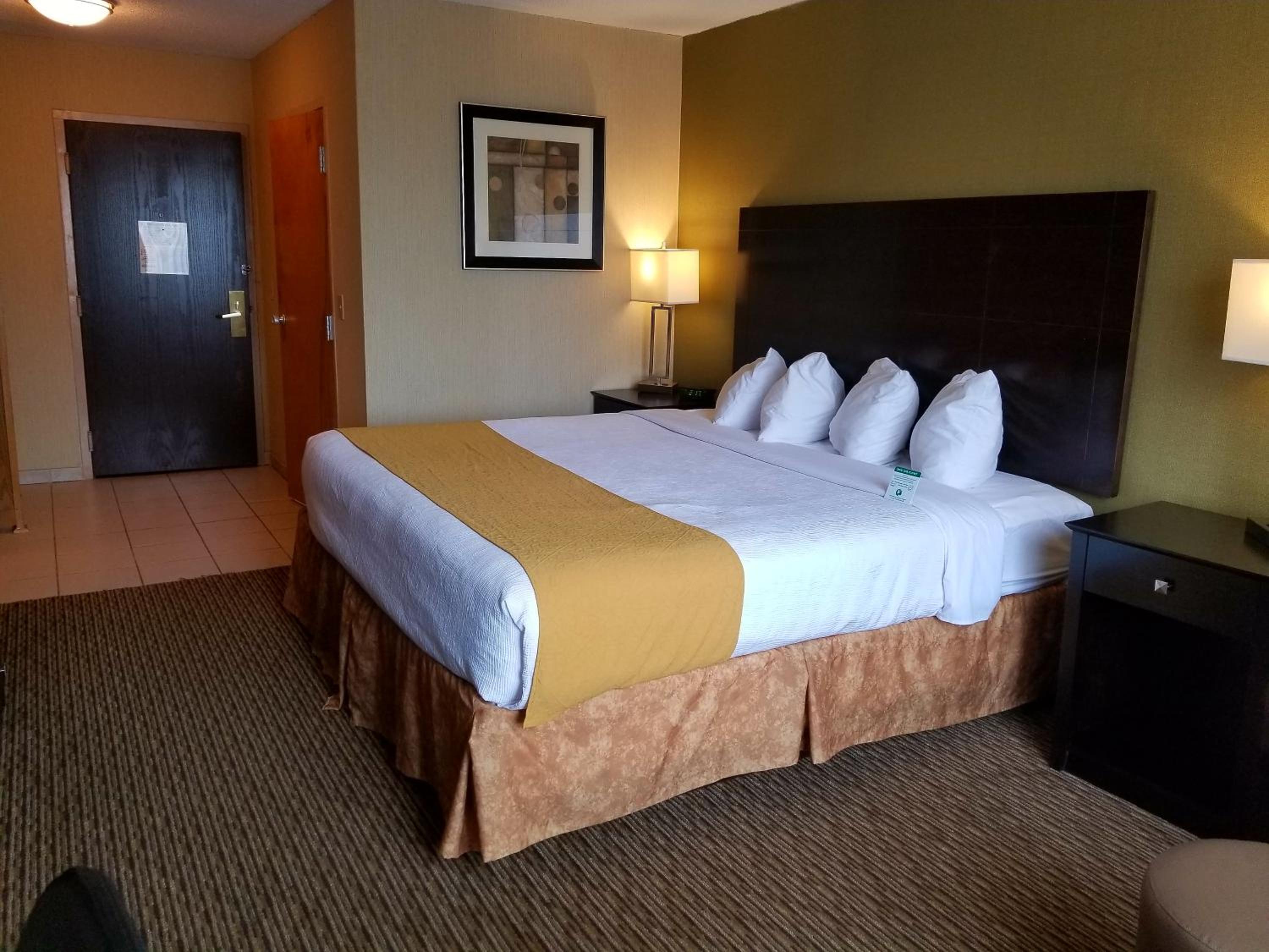 King Room - Non-Smoking - Photo 2