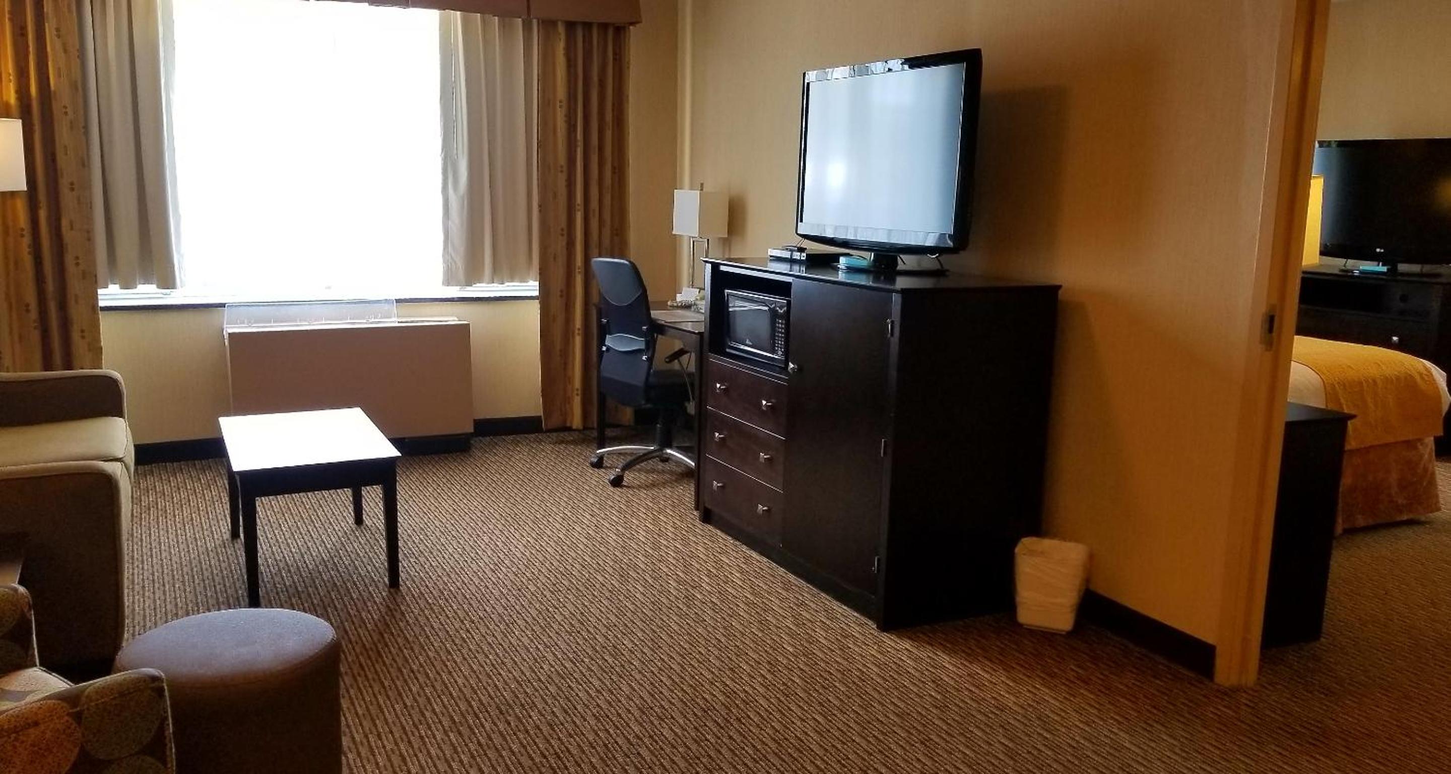 One-Bedroom King Suite with Sofa Bed - Photo 4