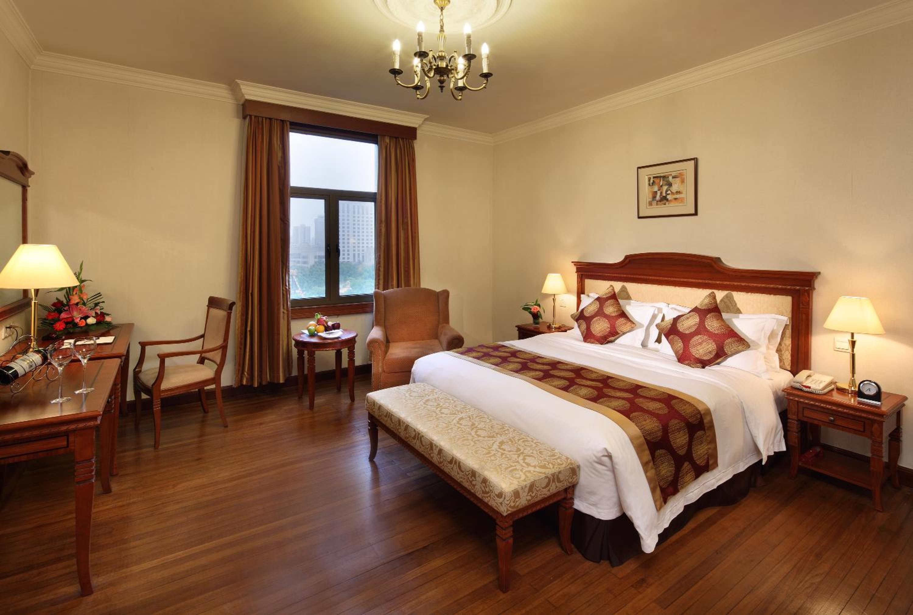 Classic King Room with City View photo 2