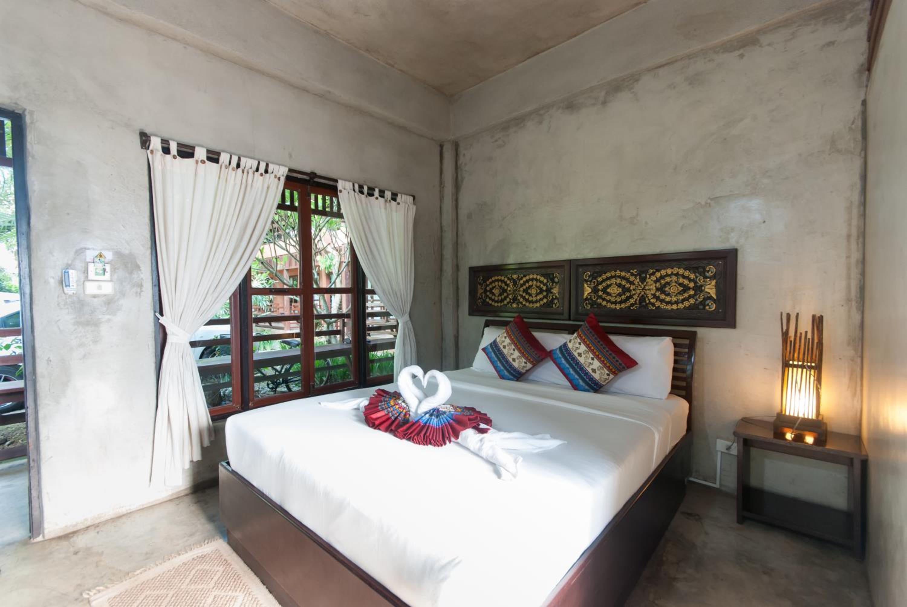 Standard Queen Room - Photo 7