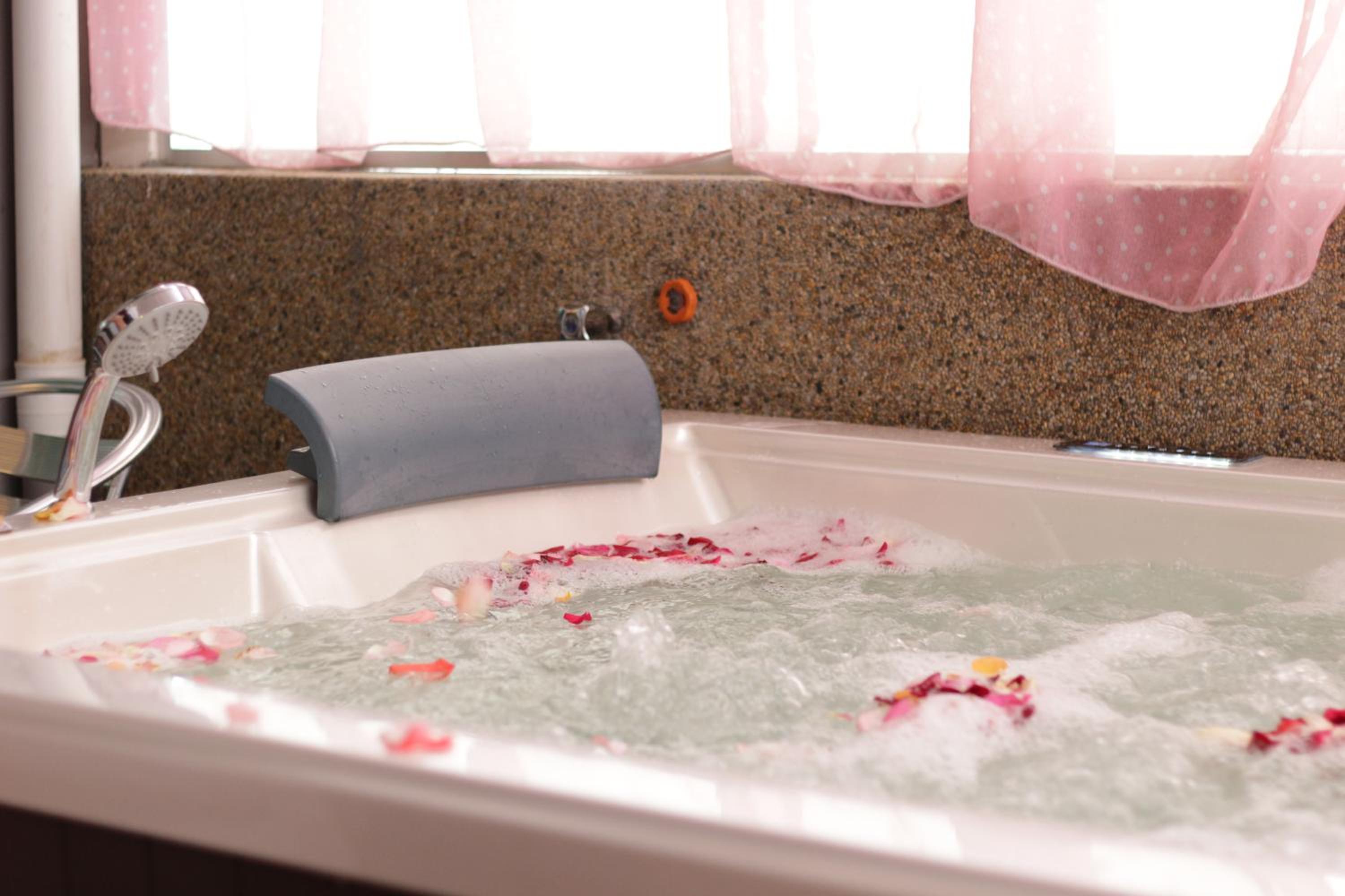Honeymoon Suite photo 3