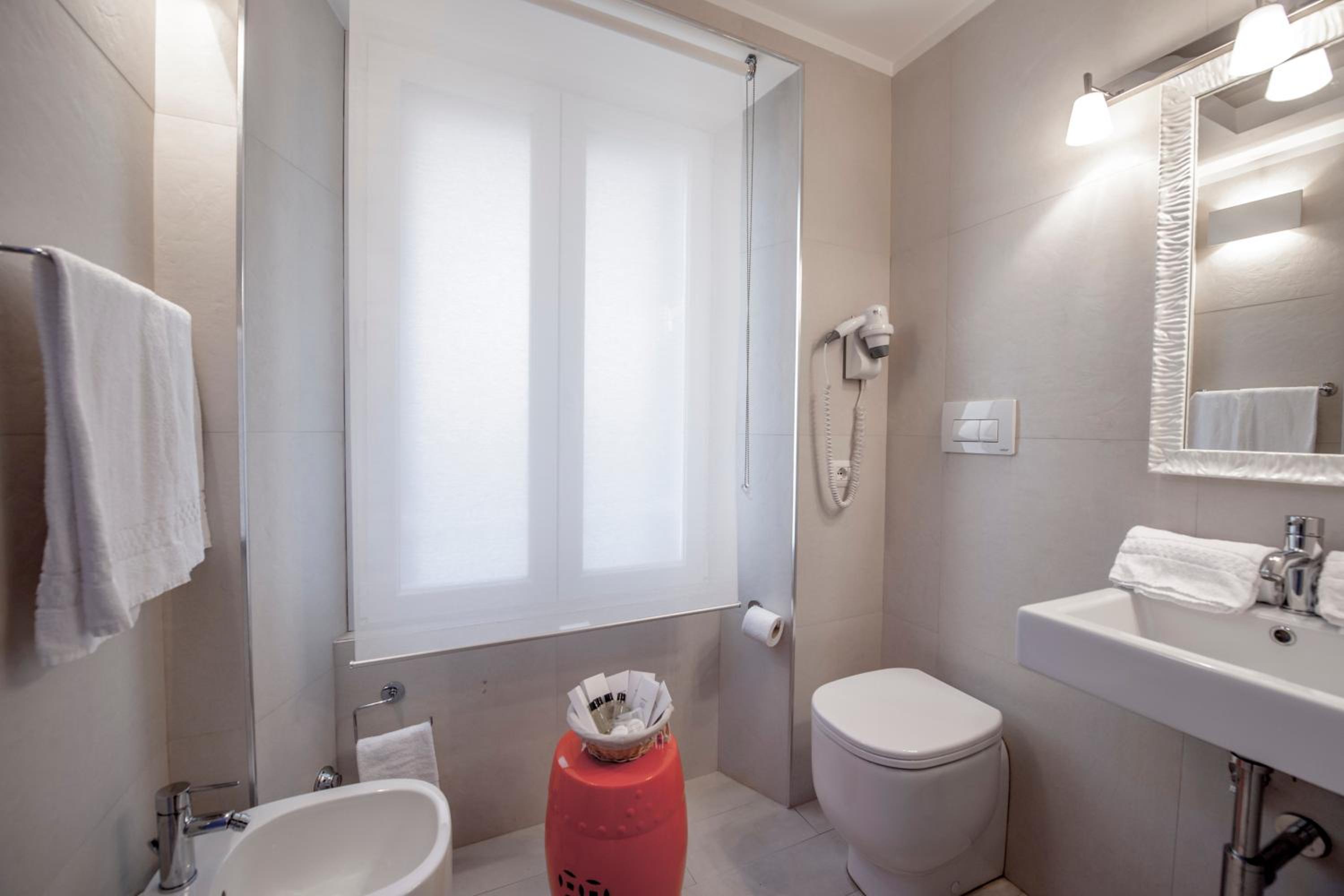 King Room with Spa Bath photo 3