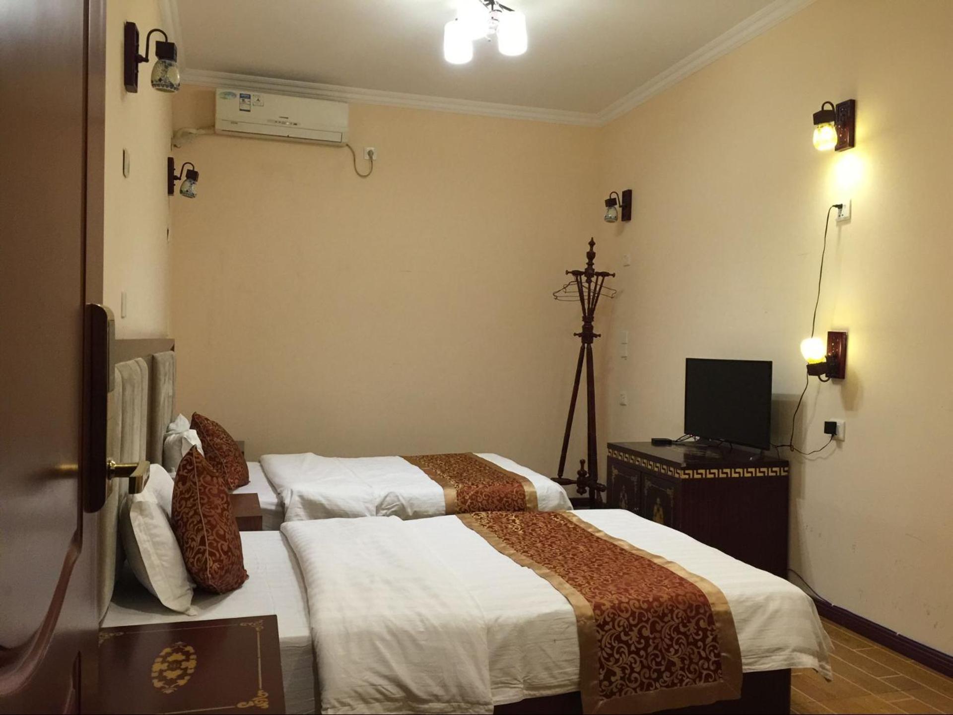 Twin Room with Shared Bathroom photo 2
