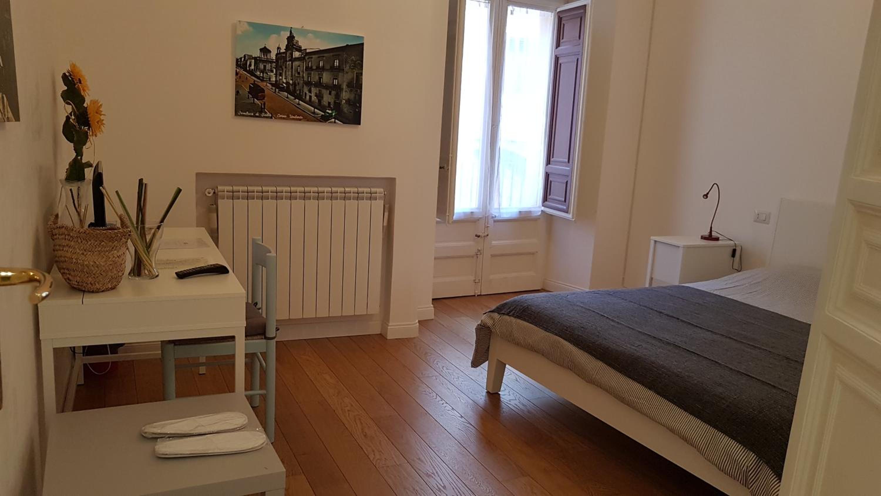 Double Room with Private Bathroom - Photo 7