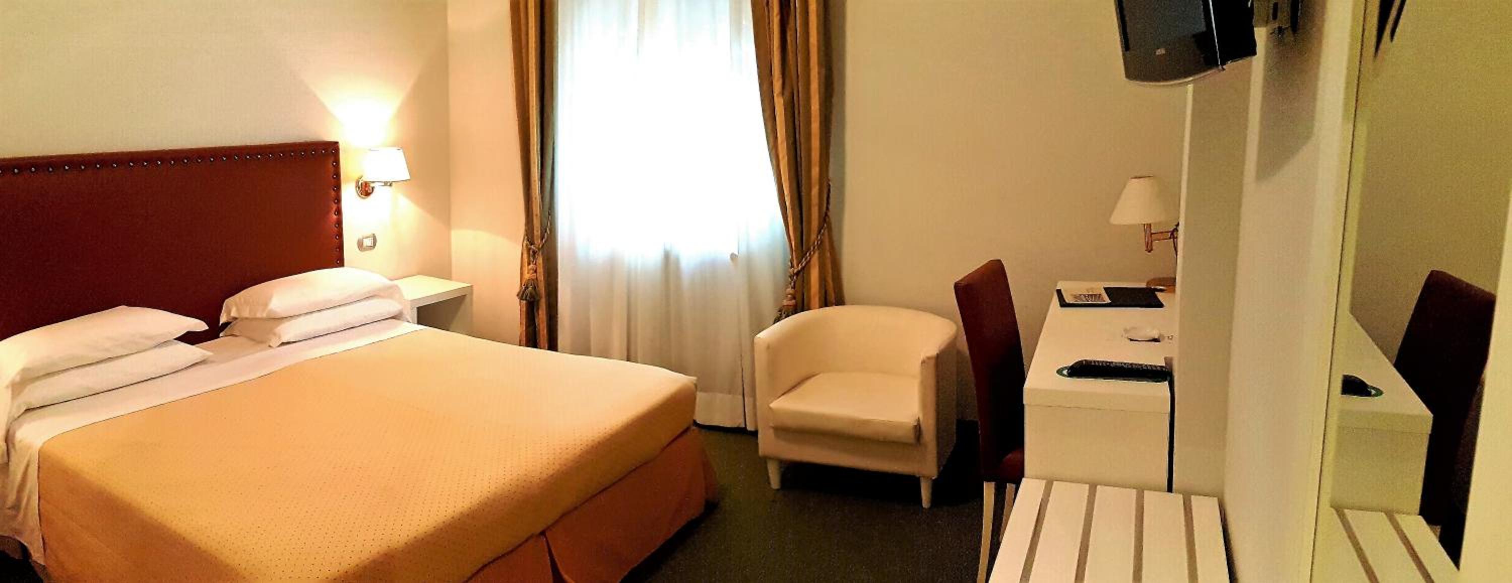 Standard Double Room - Photo 2