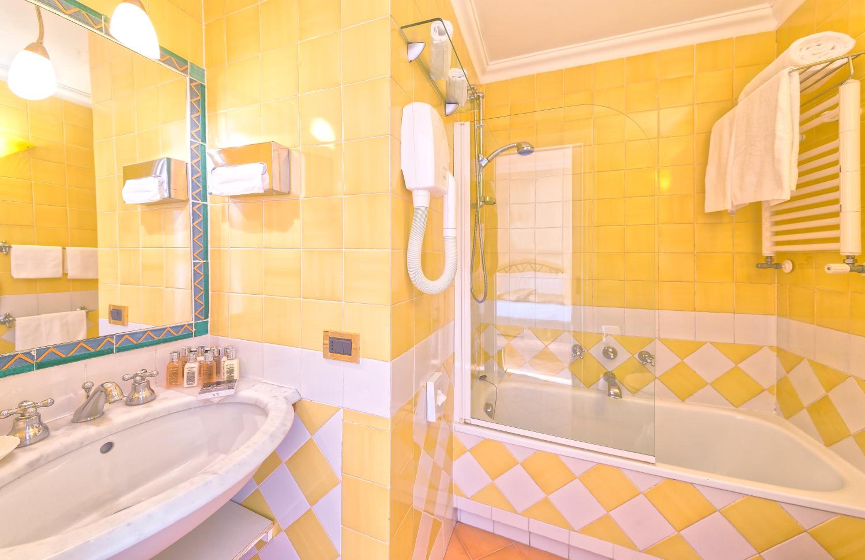 Classic Double or Twin Room - Photo 6